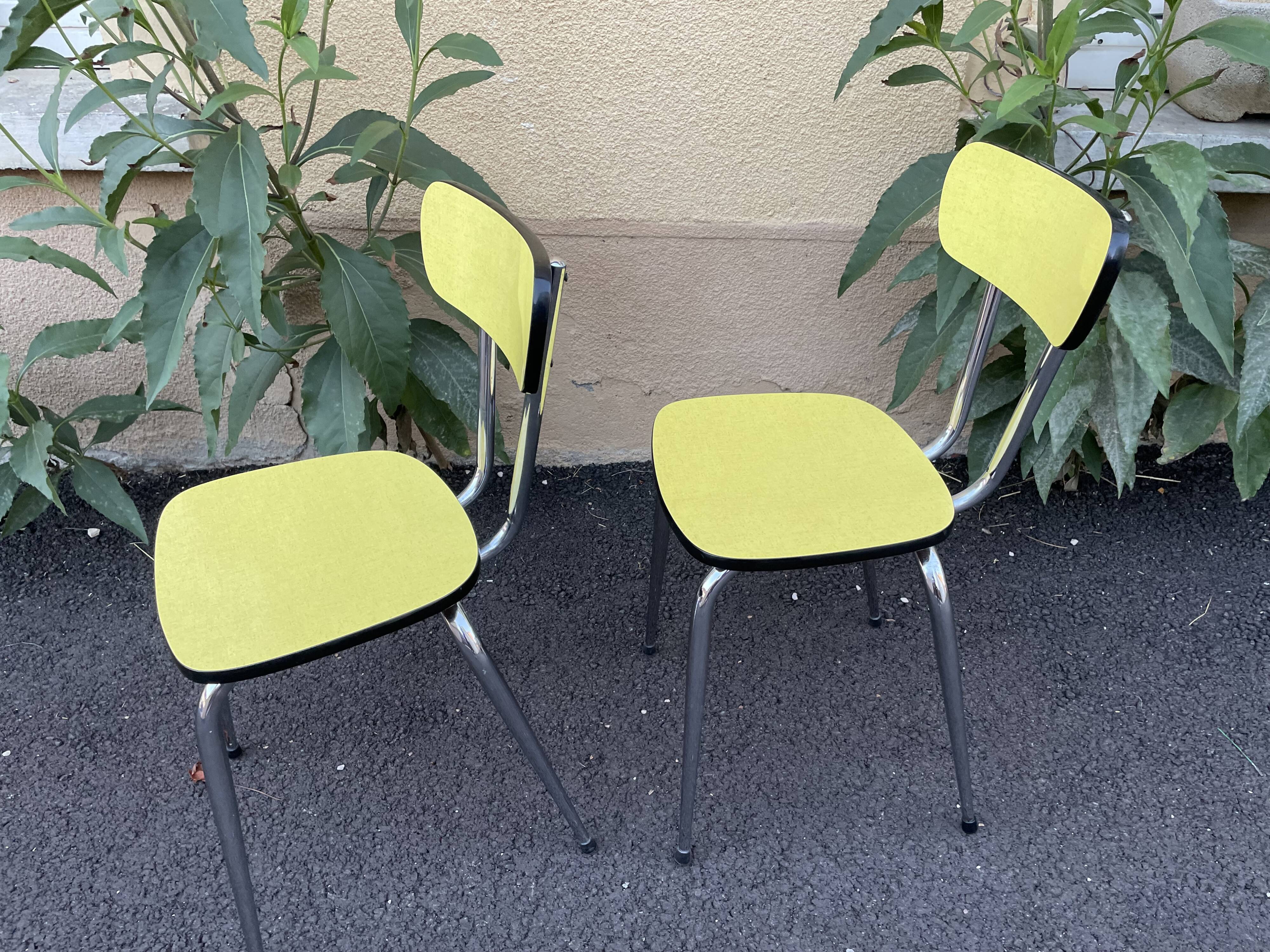 Chaises formica jaune et noir