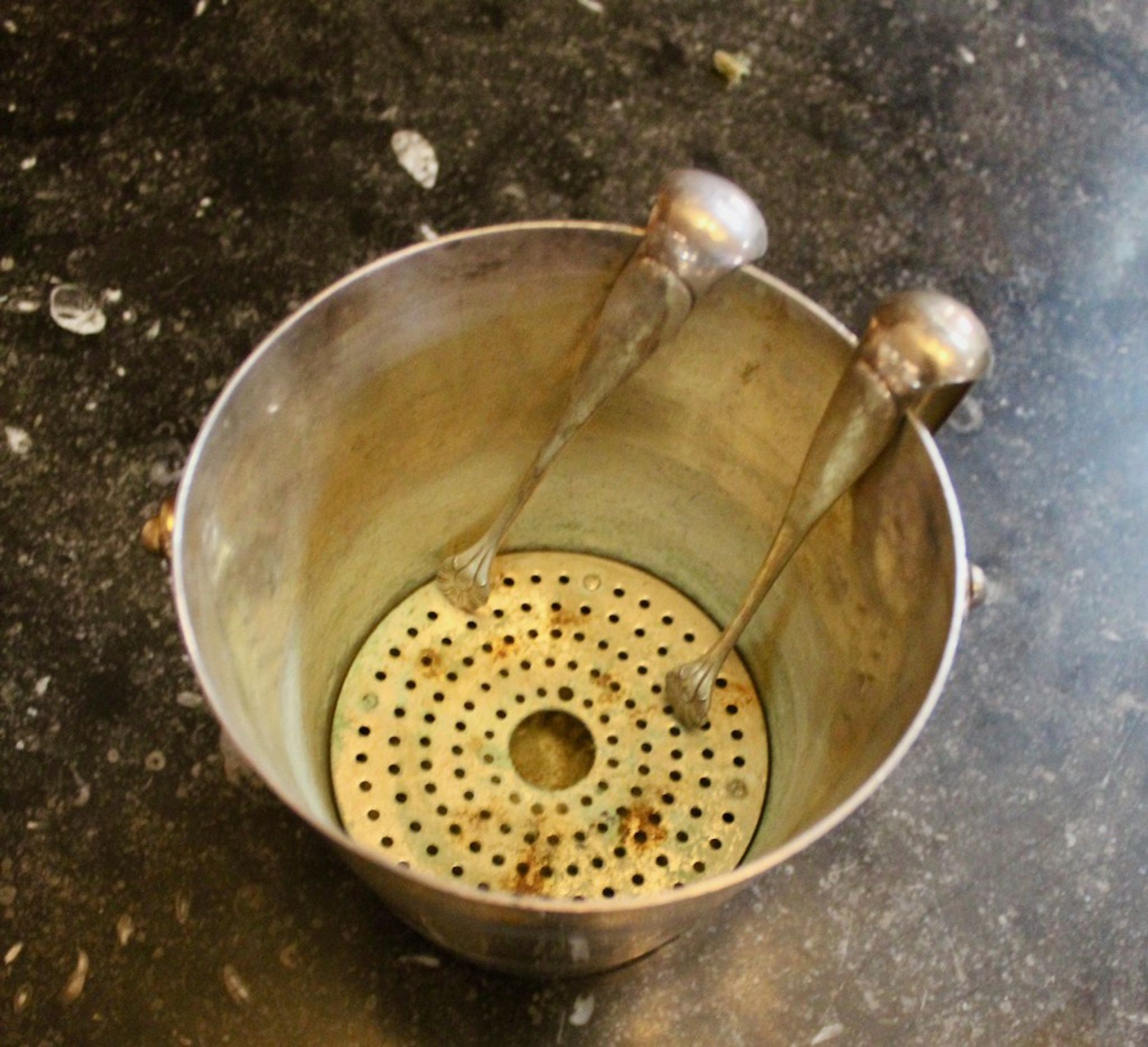 Seau à glace en métal argenté avec 2 pinces à glaçons