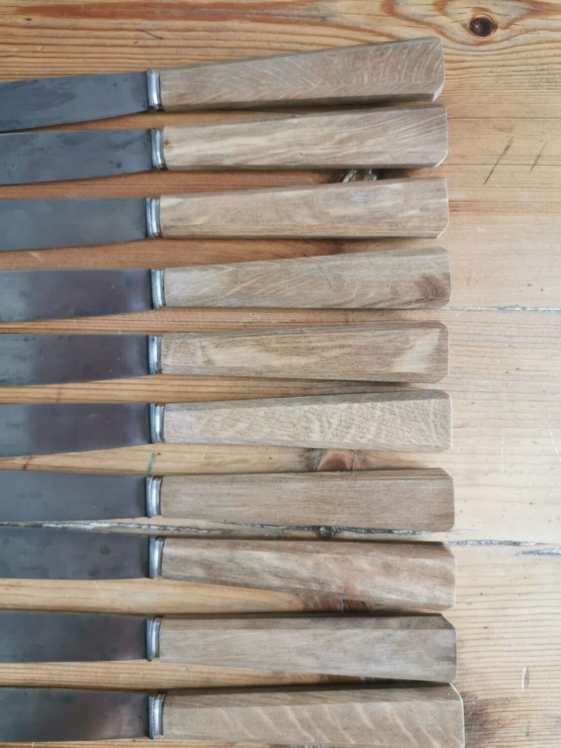 Set of 12 Bakelite knives