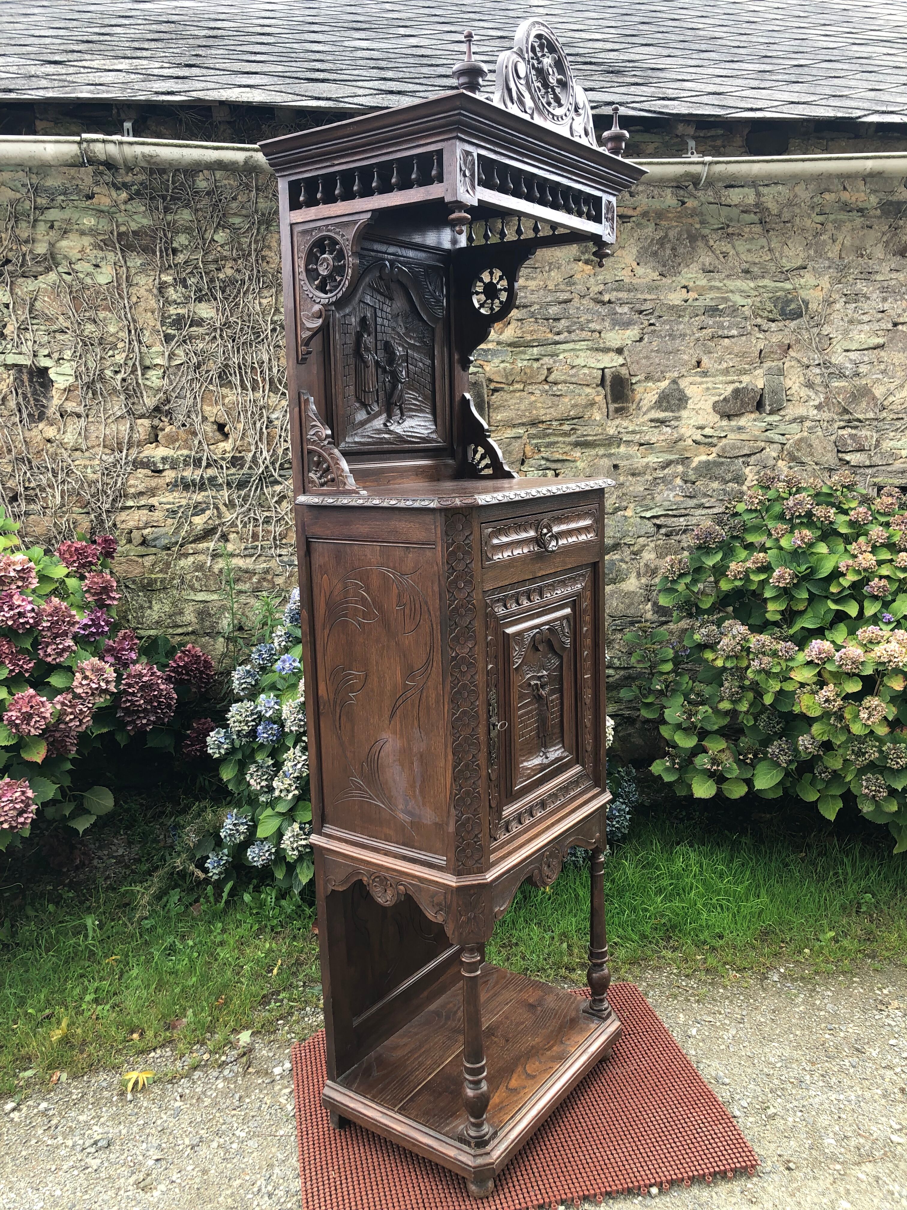 Breton oak sideboard from the early 20th century
