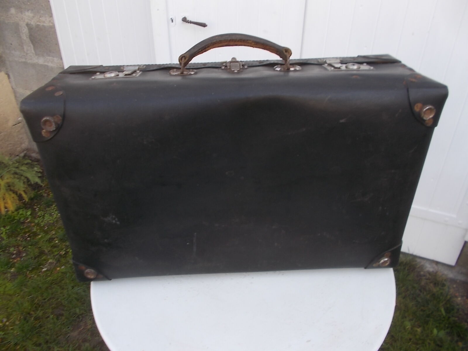 Vintage trunk suitcase