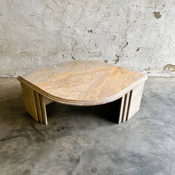 Table basse vintage en marbre couleur sable en forme d'œil, France années 1980
