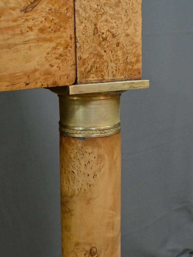 Dressing table in elm burl veneer, Empire period – Early 19th century