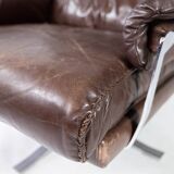 Chaise facile rembourrée avec cuir brun patiné et cadre en métal, conçu par Arne Norell