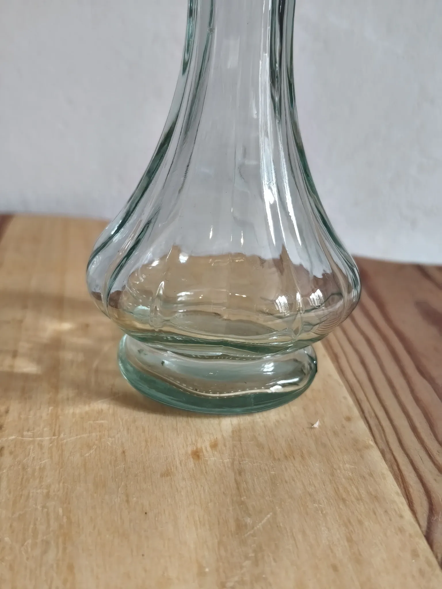 Small ribbed glass soliflore vase in vintage style