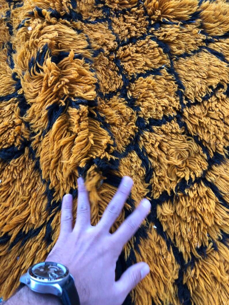 Traditional handwoven Berber rug, size 160 x 240 cm