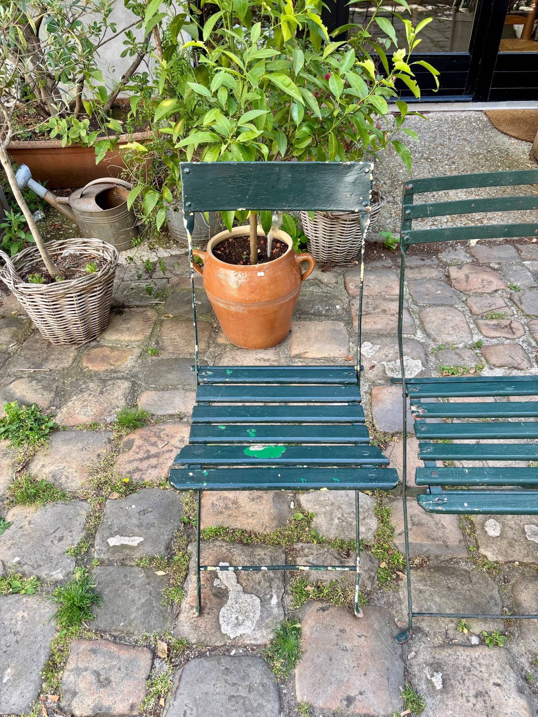 Salon de jardin, table et 4 chaises pliantes en métal vert
