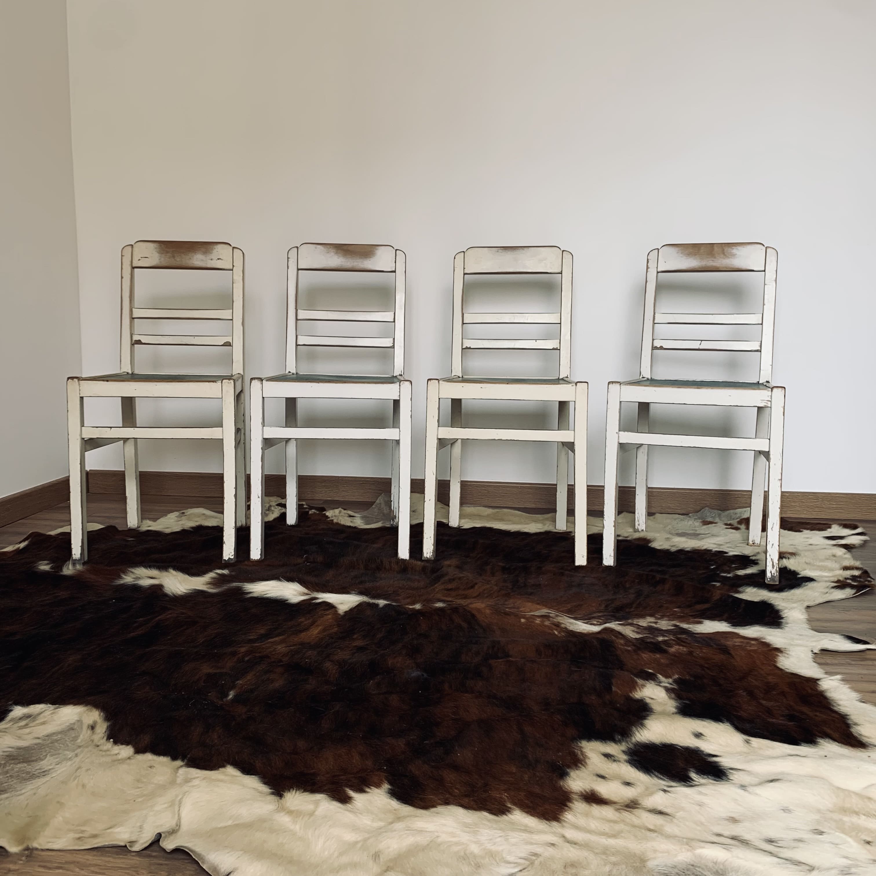 Series of 4 vintage chairs
