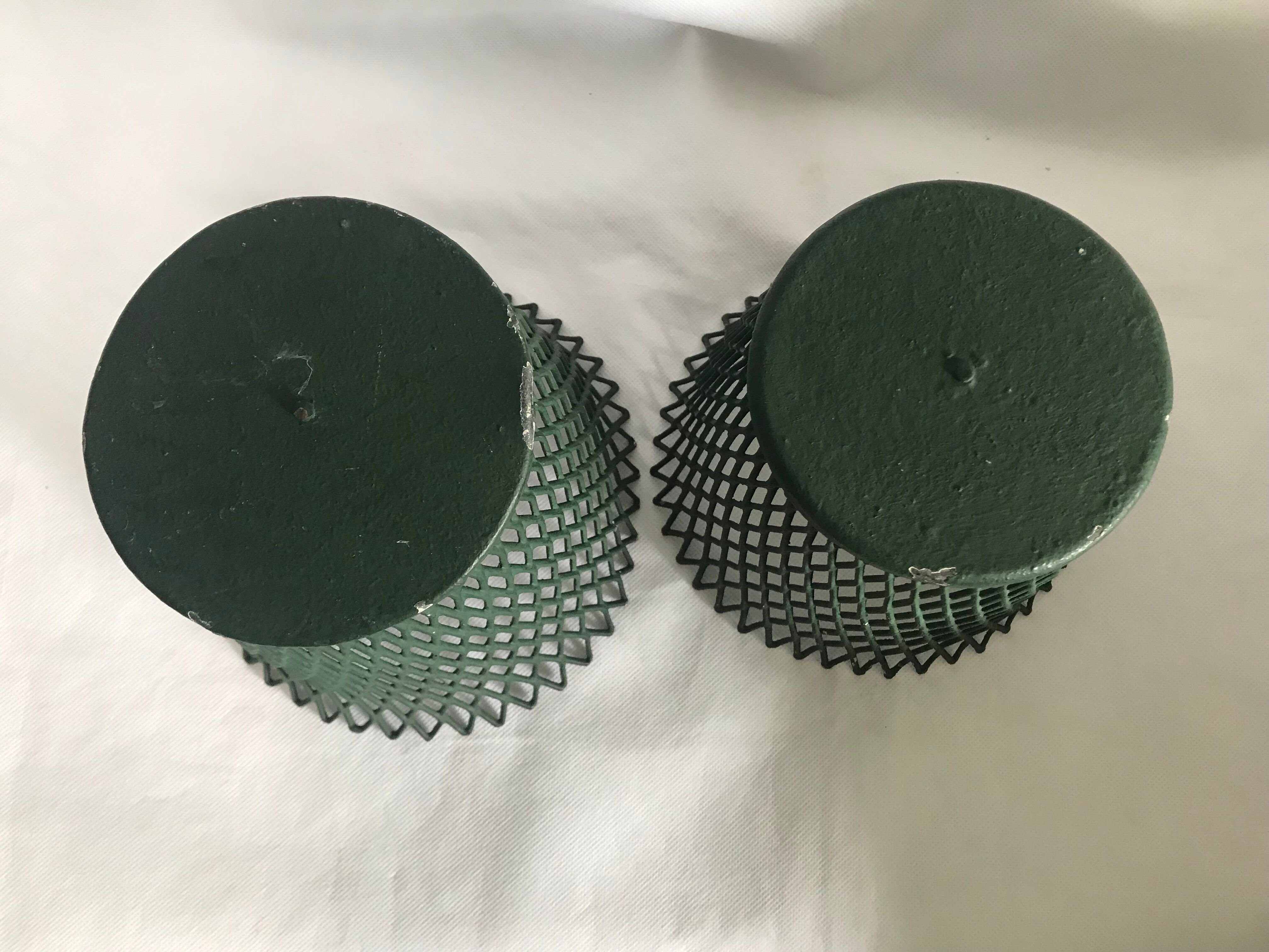 Paire de cache pots en métal vert ajouré par Mathieu Mategot 1950