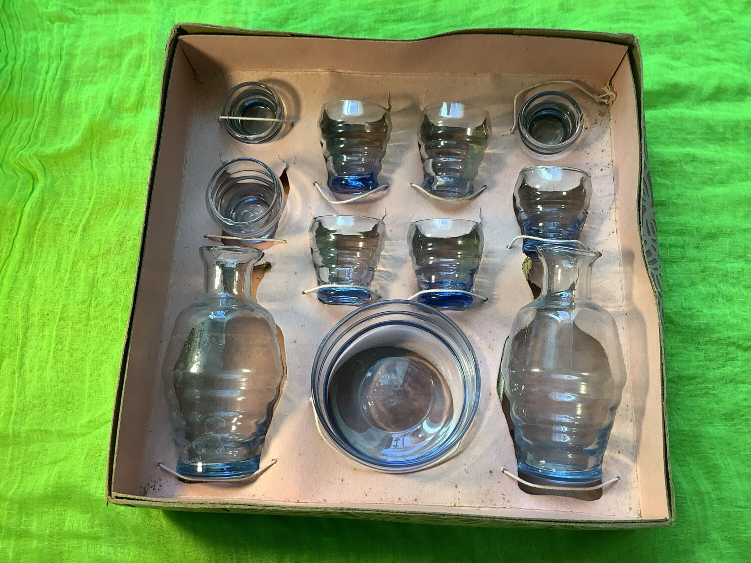 Vintage 1930s glass doll's dinette