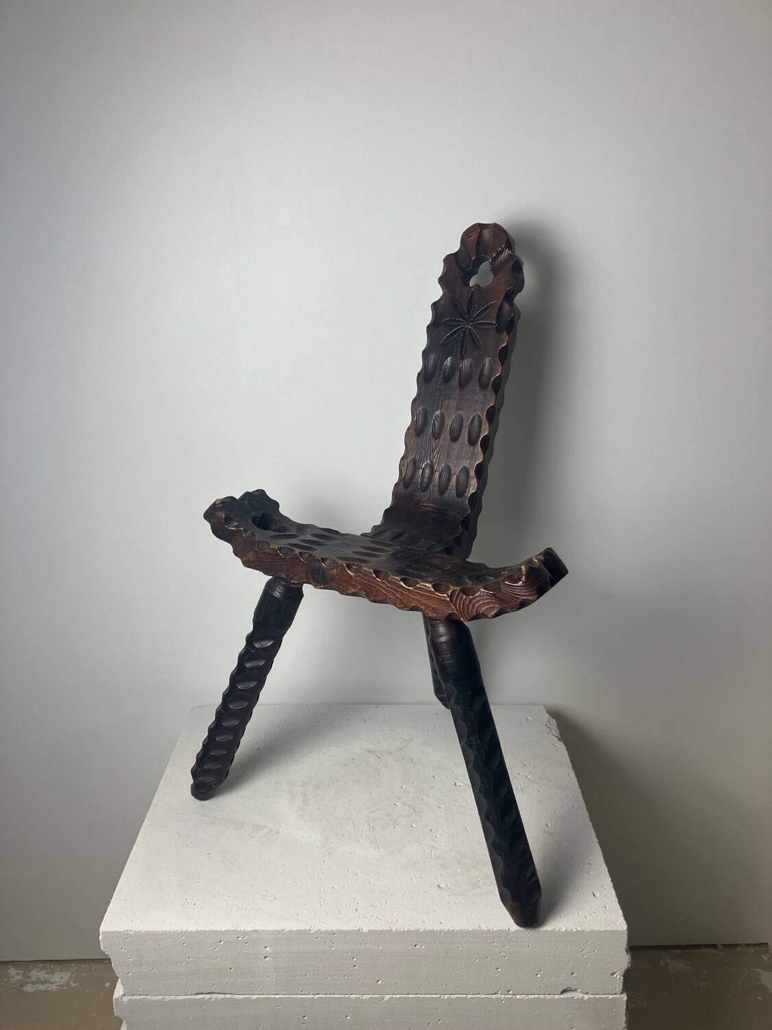 Chaise tripode brutaliste, 1950s