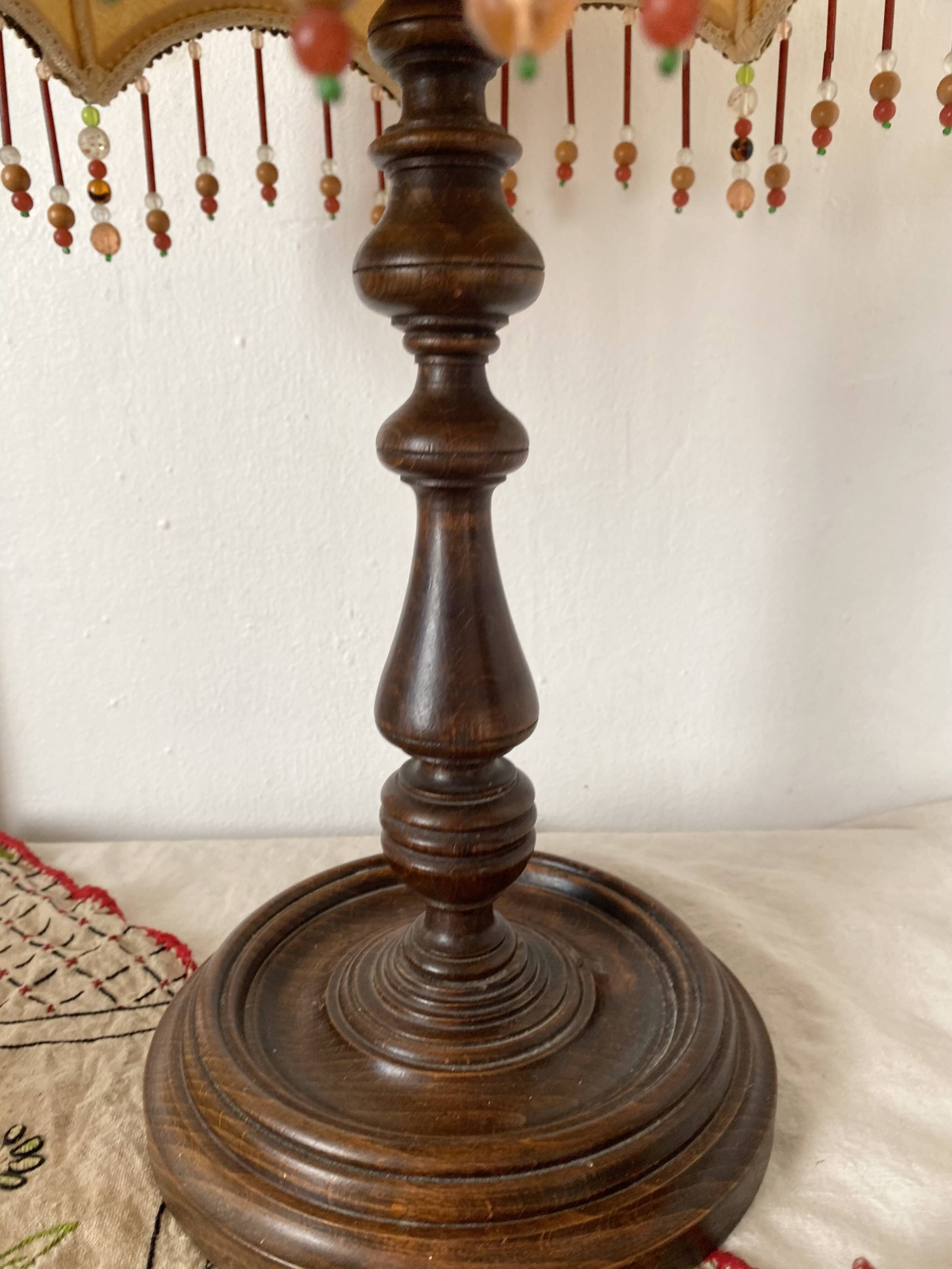 Lampe rétro bois tourné et perles 41 cm