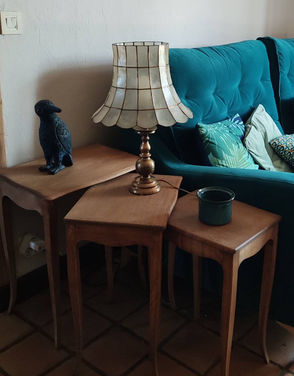 Large pagoda table lamp to place mother-of-pearl capiz brass base