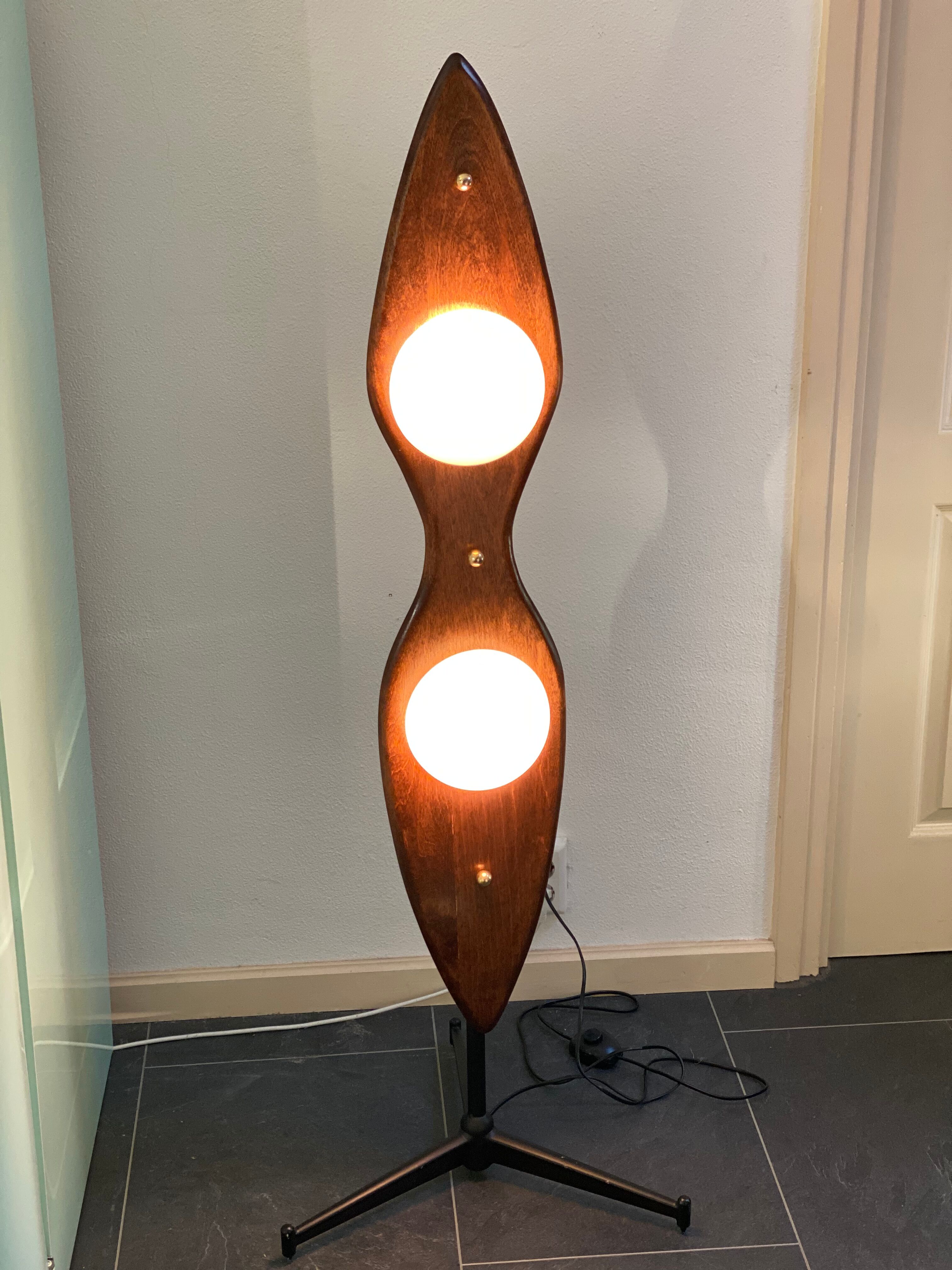 Vintage italian double lamp on a organic oak wood base
