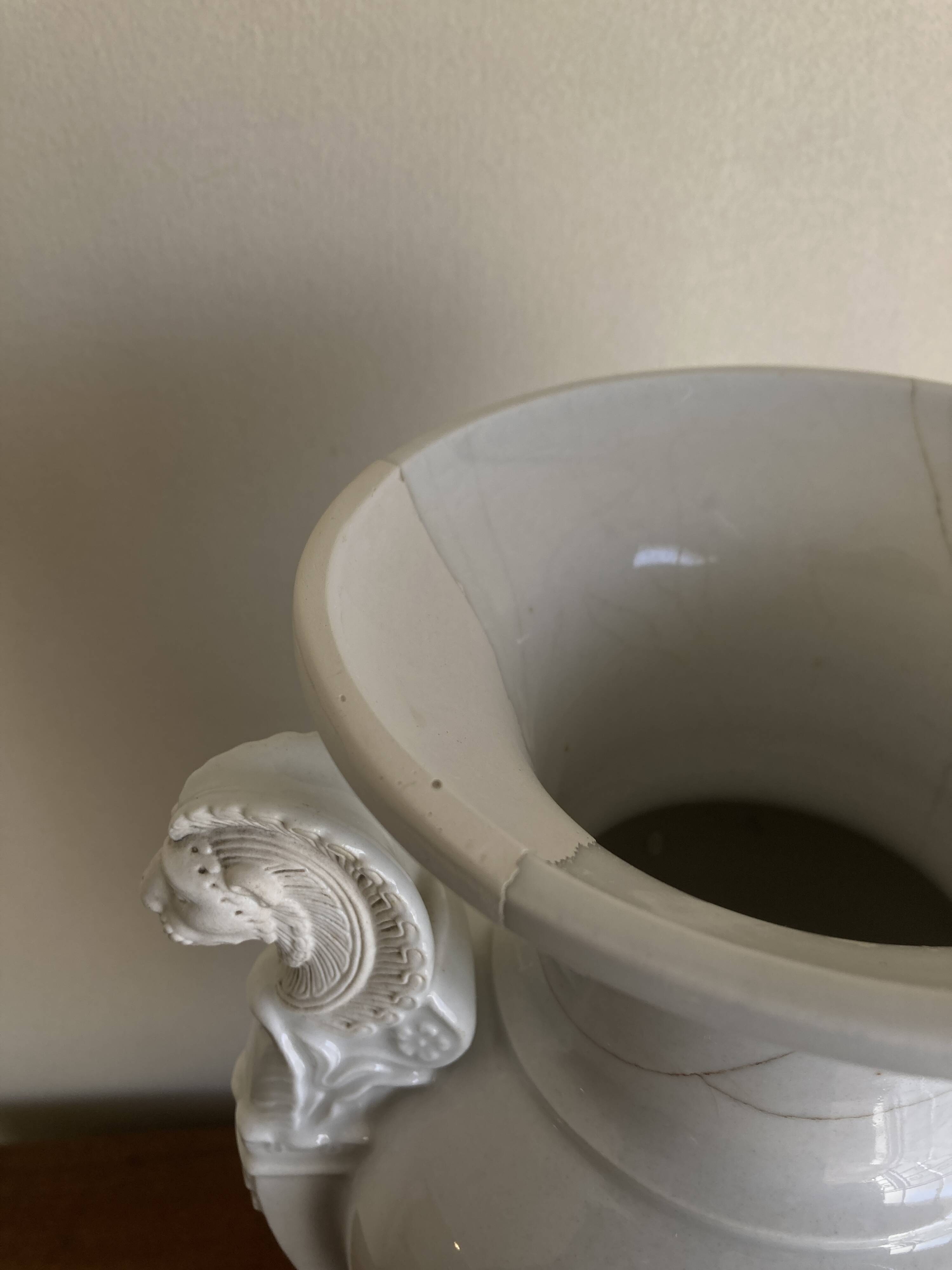 XXL white lion head neo-classical amphora vase from the Empire Consulate.