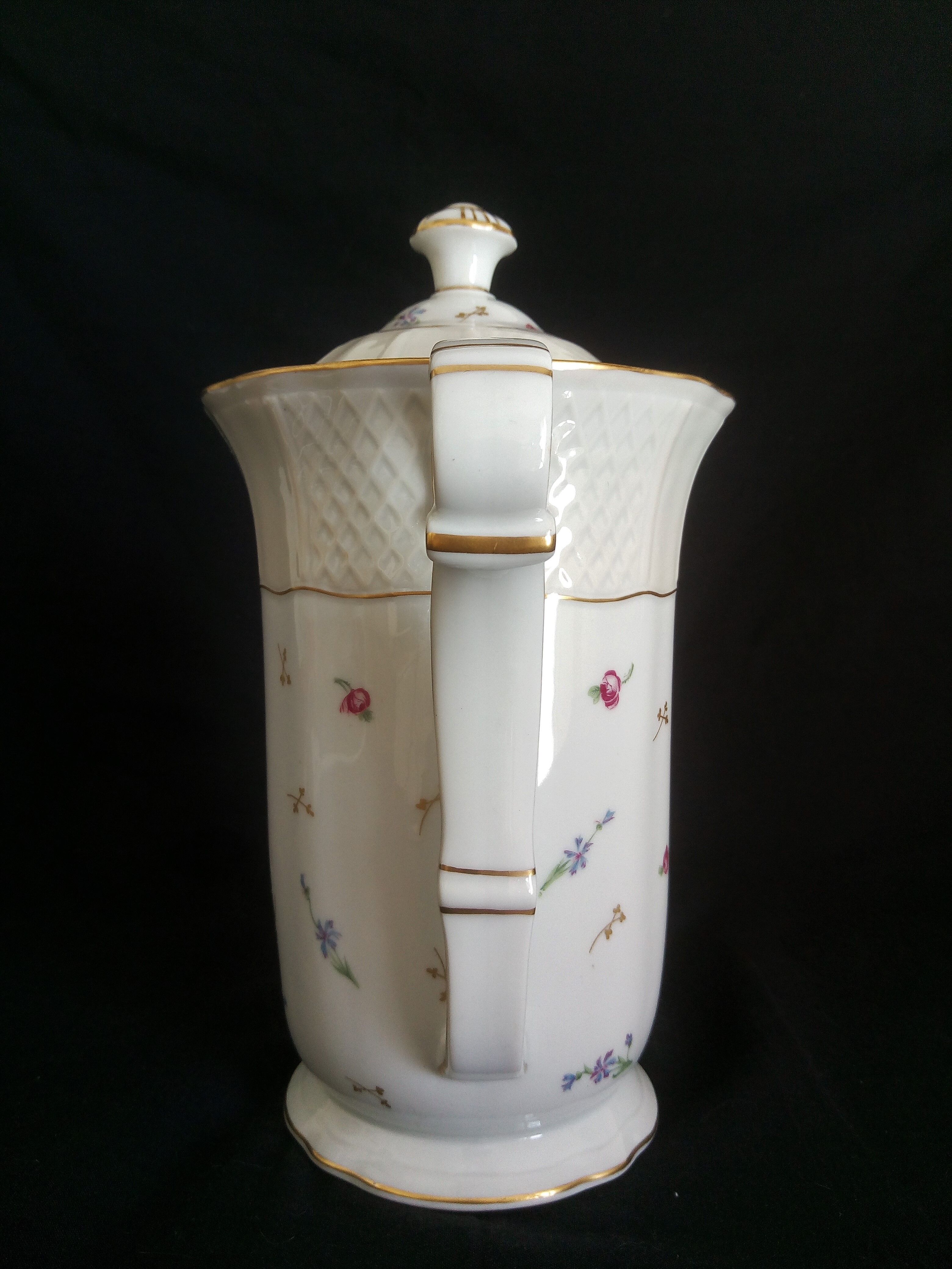 L. Bernardaud & Cie. - Limoges porcelain coffee set, Pompadour model, 1900s - 1927s