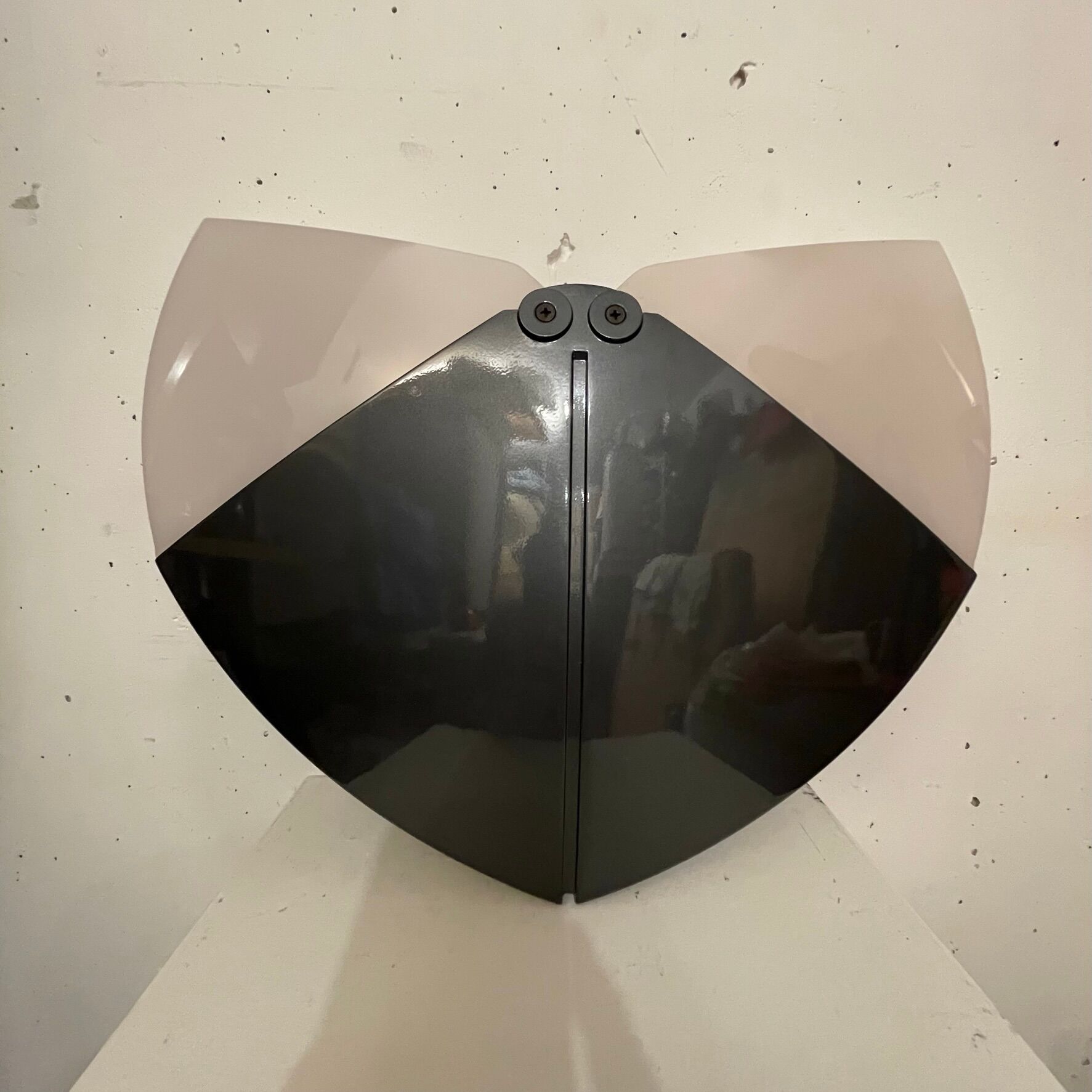 Pair of wall lamps Astolfo, Valerio Sacchetti, sirrah 1980