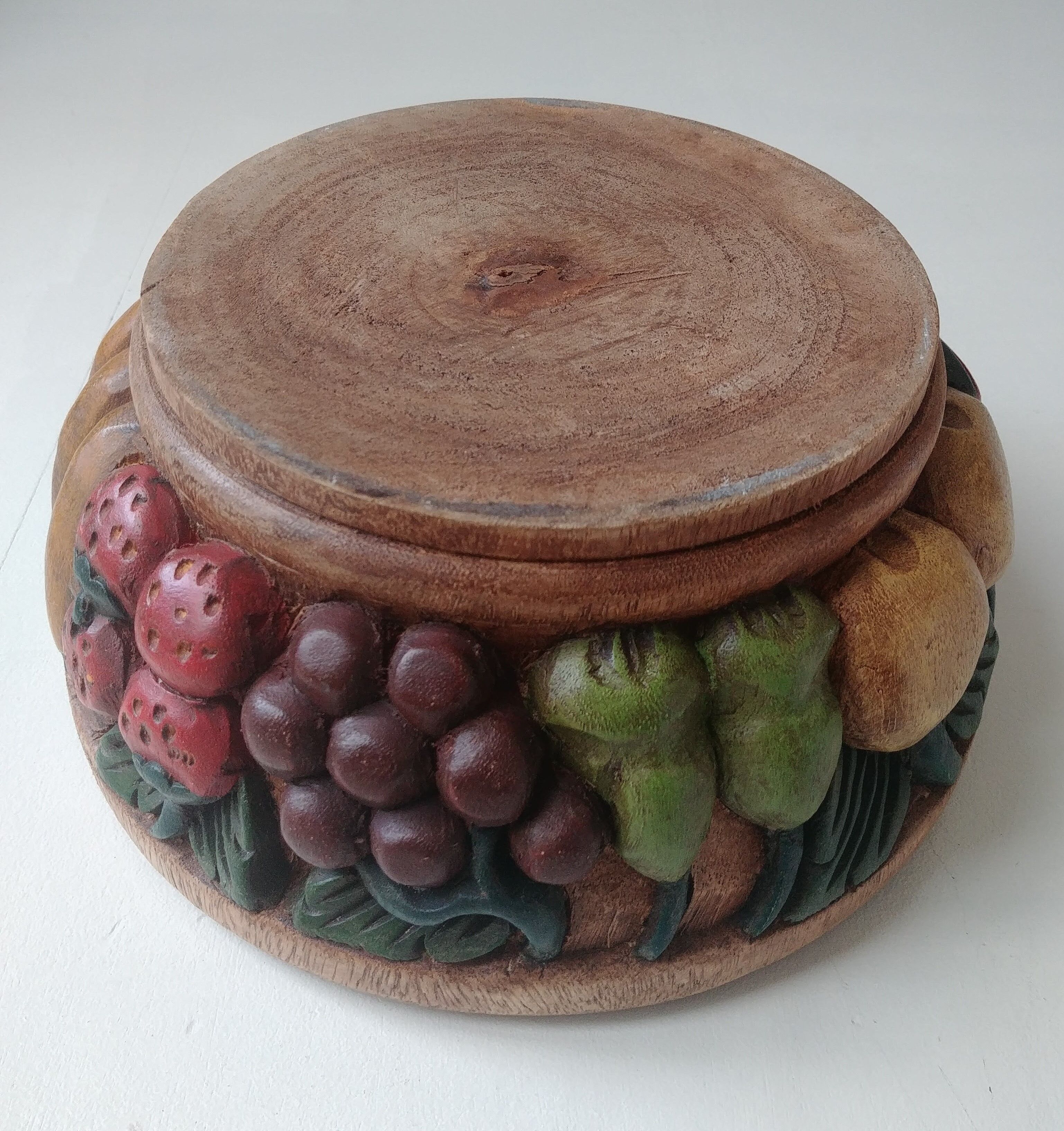 Dish, wooden fruit cut