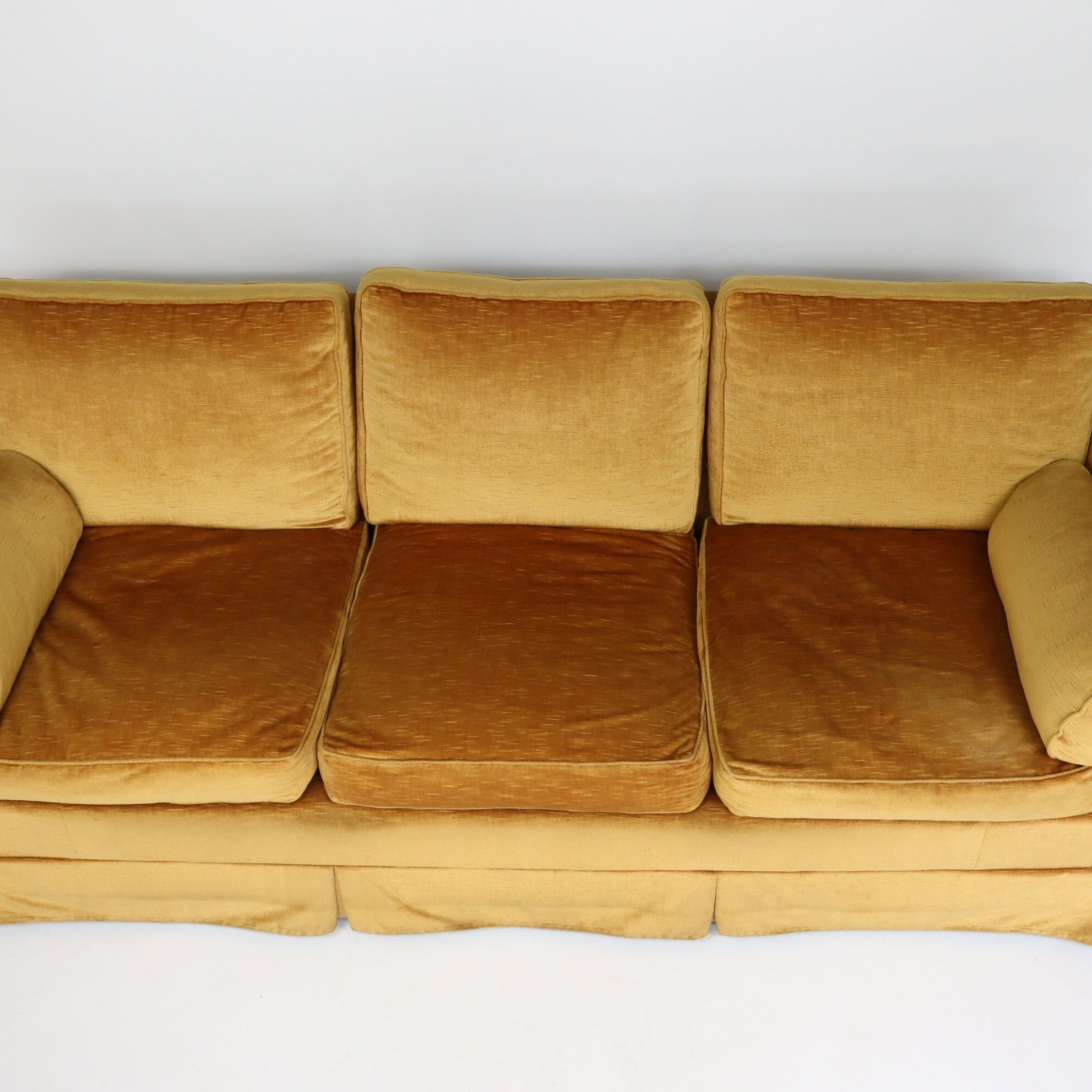 Three-seater velvet sofa
