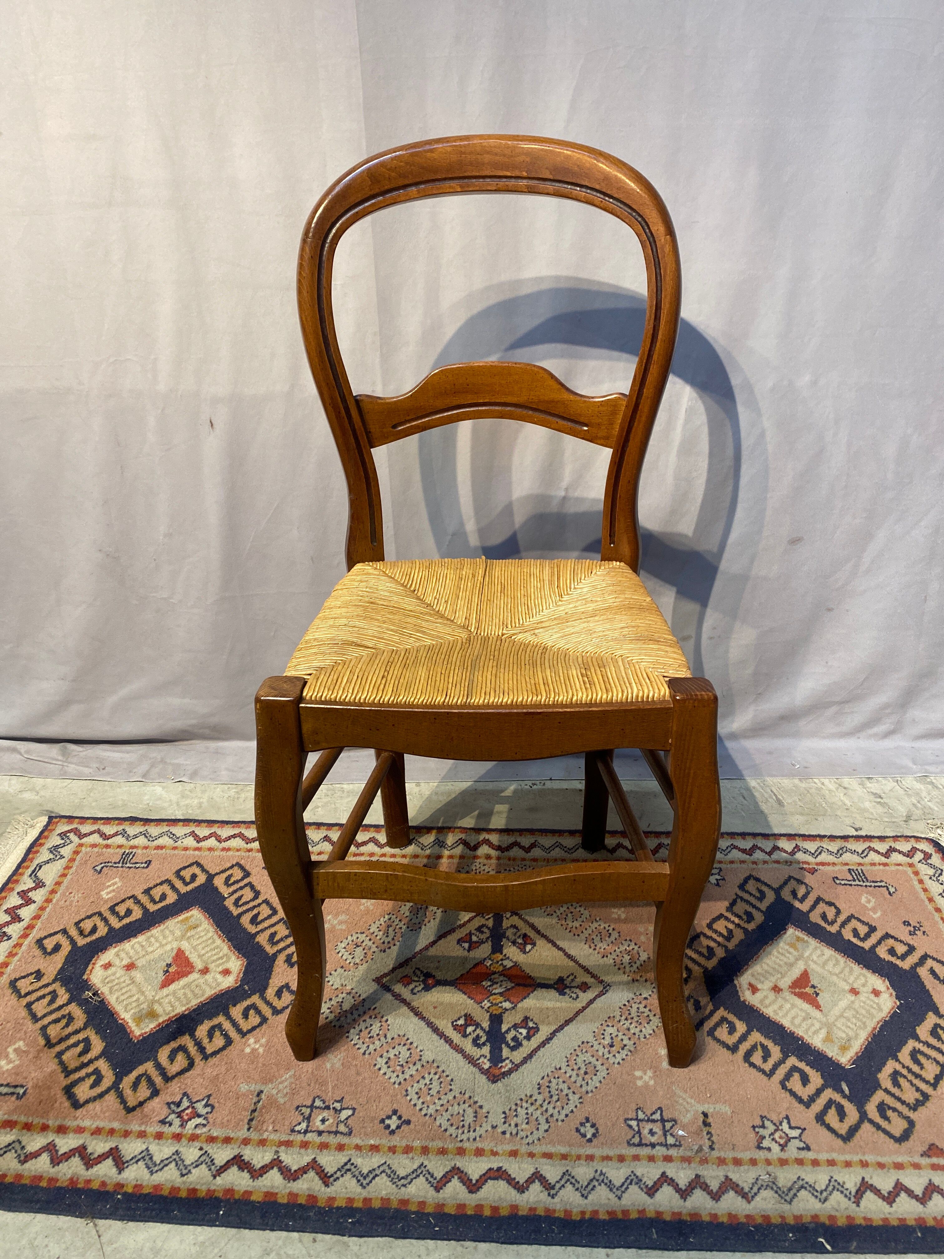 Set of 4 wooden chairs with mulched seat