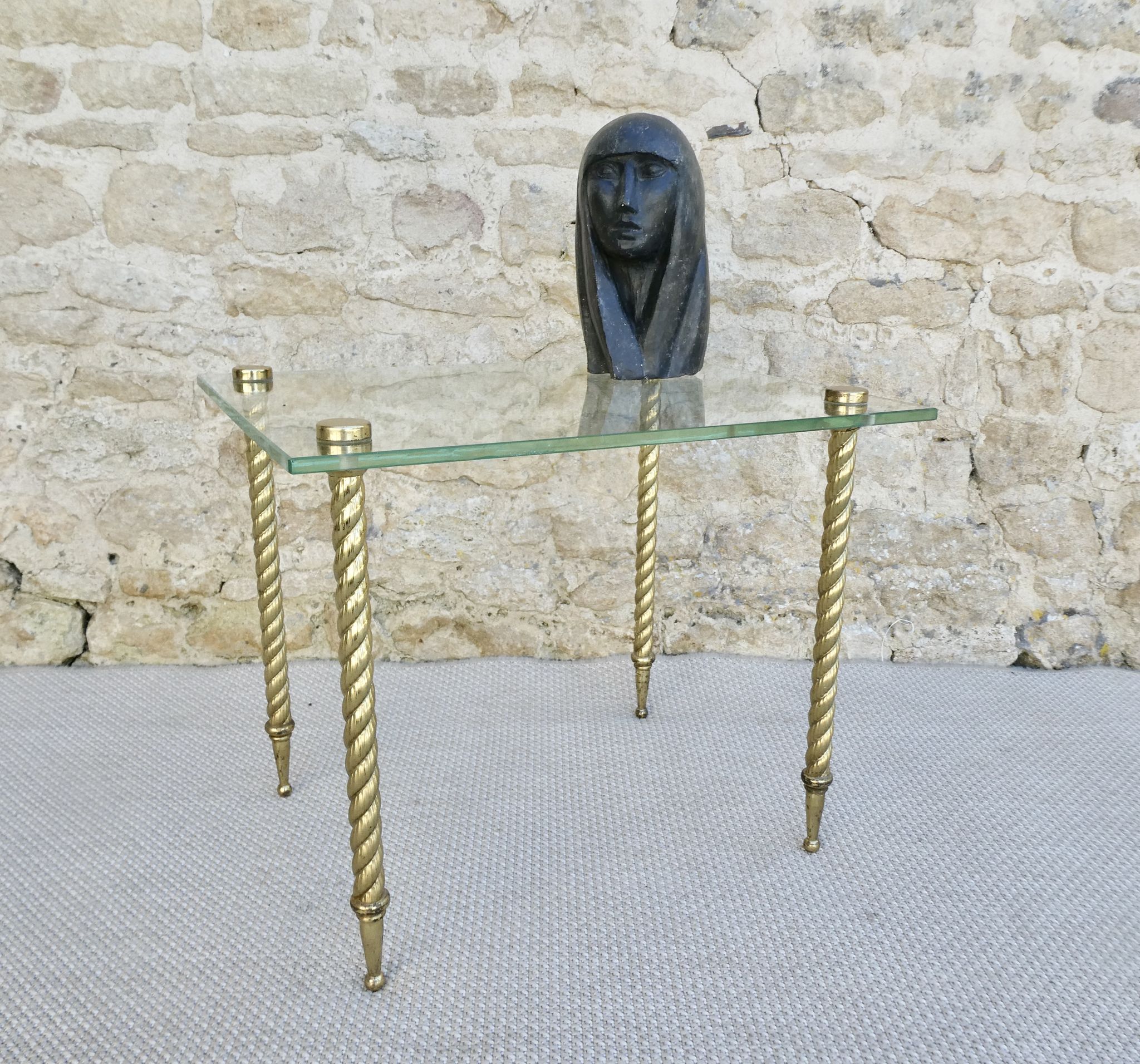 End of sofa, glass and twisted legs in gilded metal