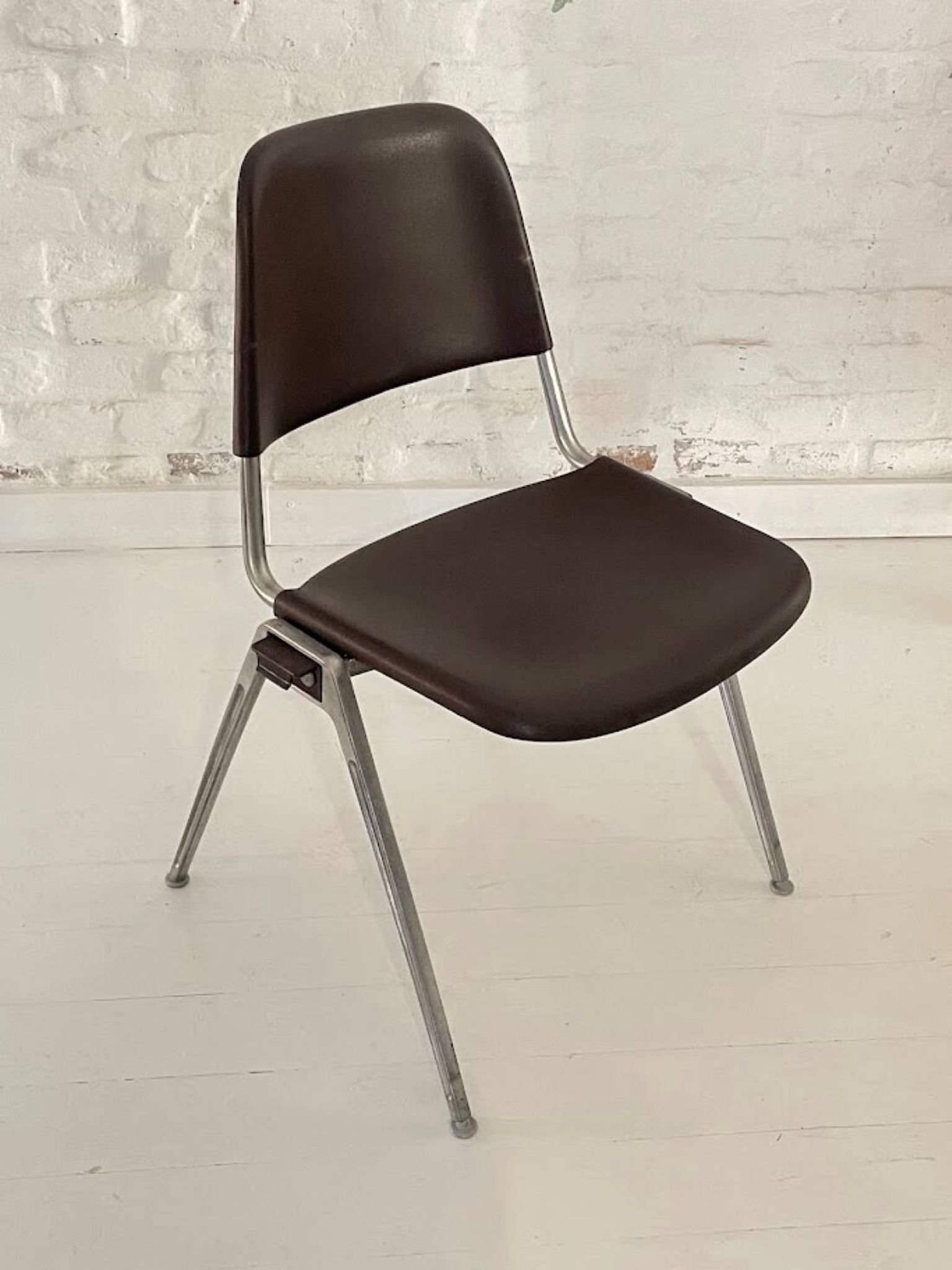 Vintage Knoll International 1601 Model stackable chairs 1970s