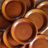 Flat glazed stoneware plates