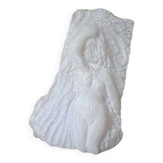 Buste de femme dans un bloc d'albâtre