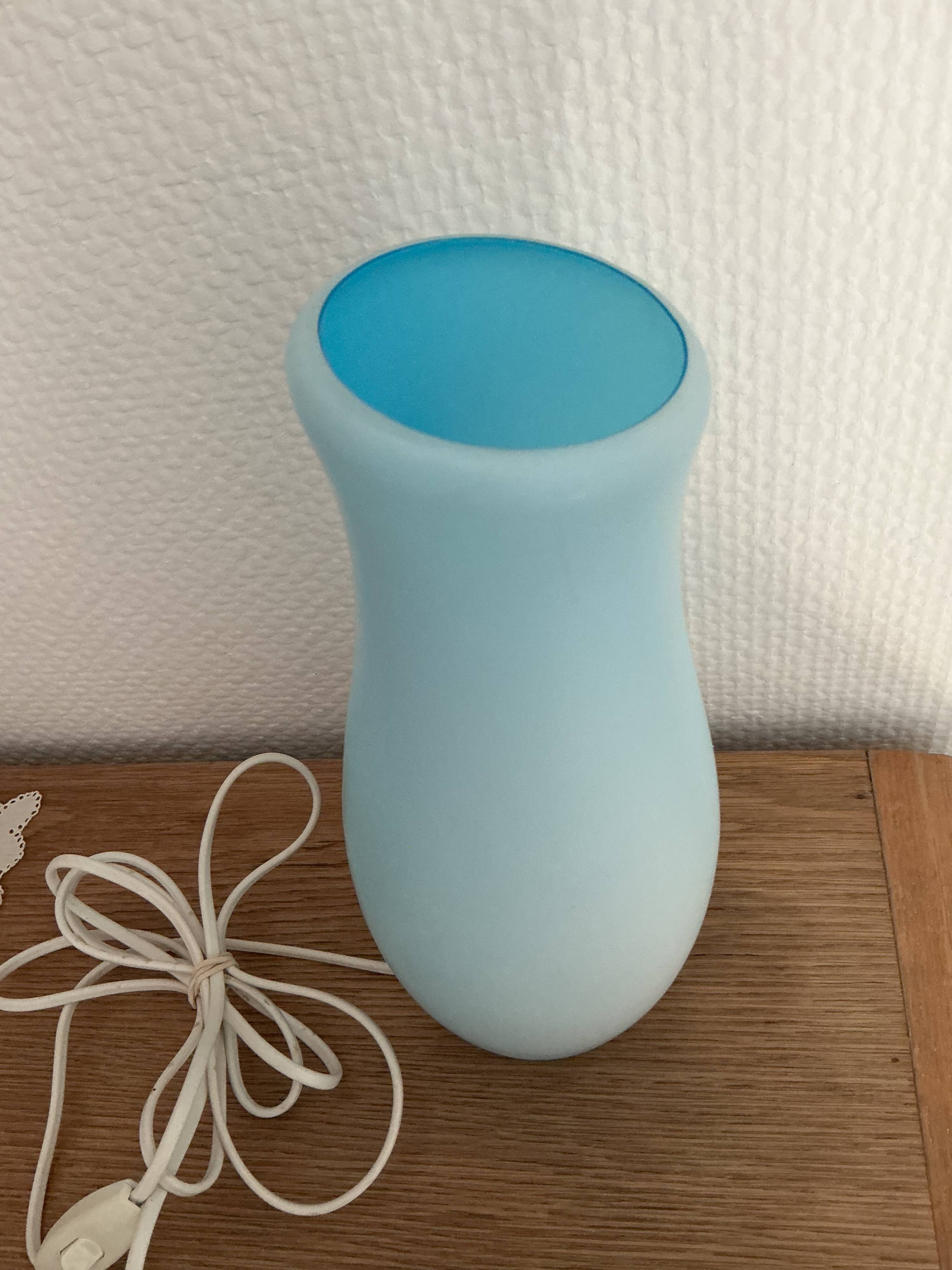 Jolie lampe bleue vintage.