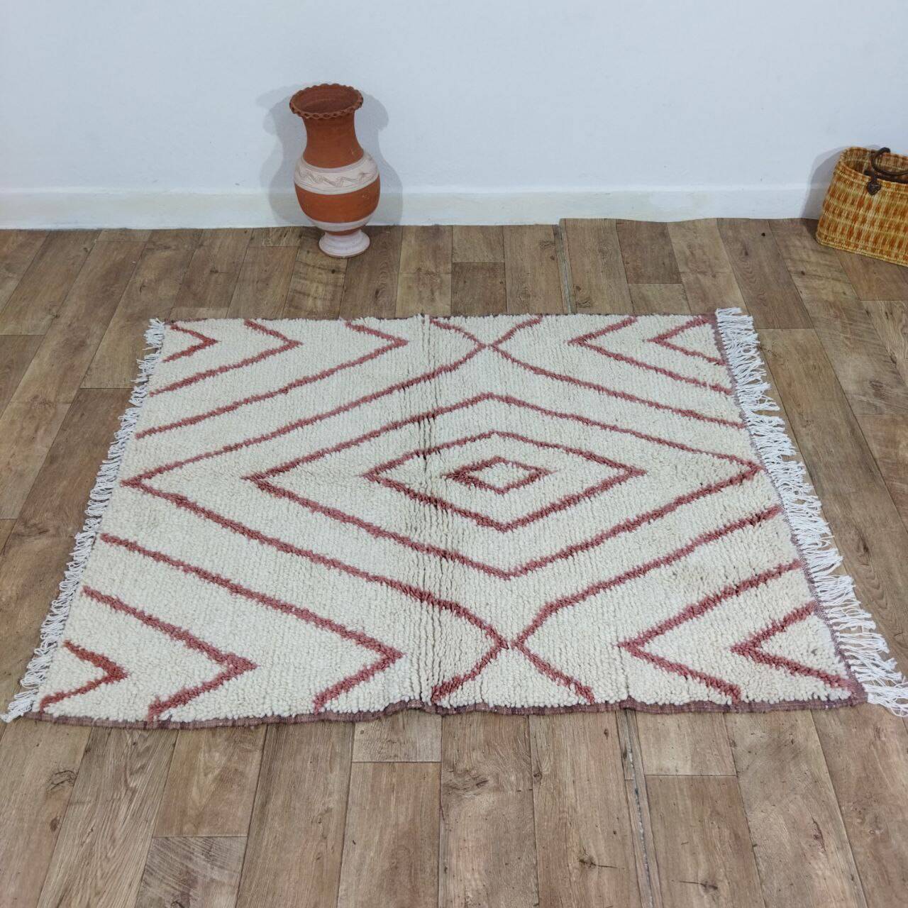 Handmade moroccan berber rug 157 x 130 cm