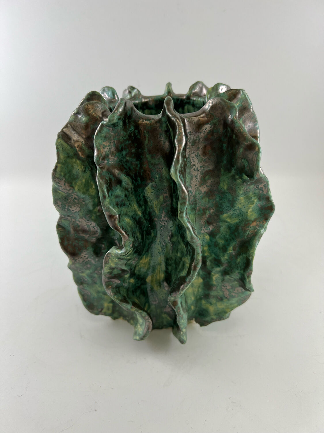 Valgo iridescent green design vase