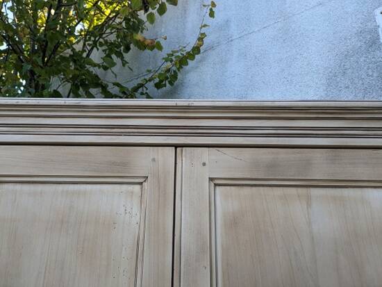 Armoire en bois naturel