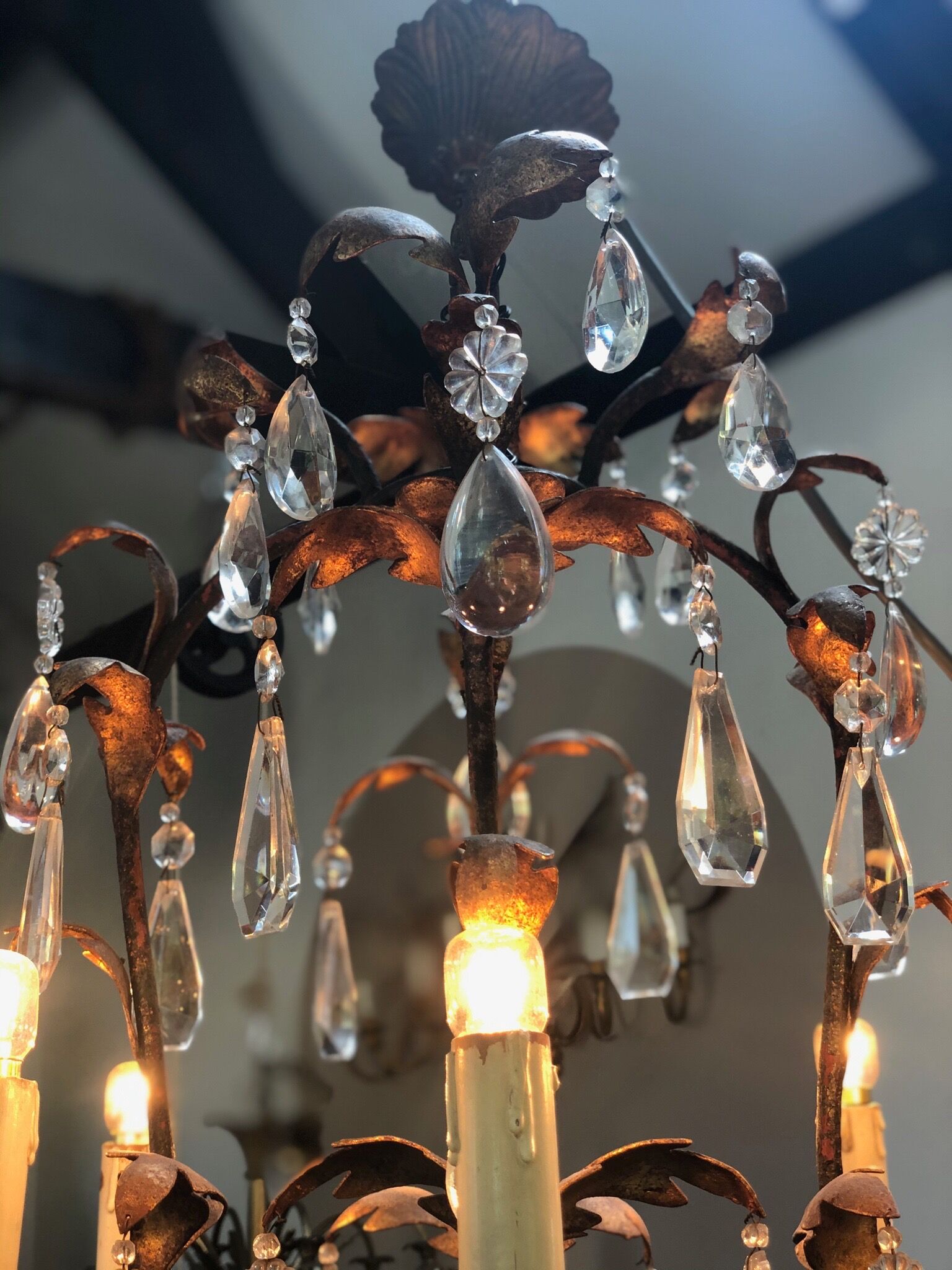 Lustre Avec les feuilles dorés et plein des cristal 30