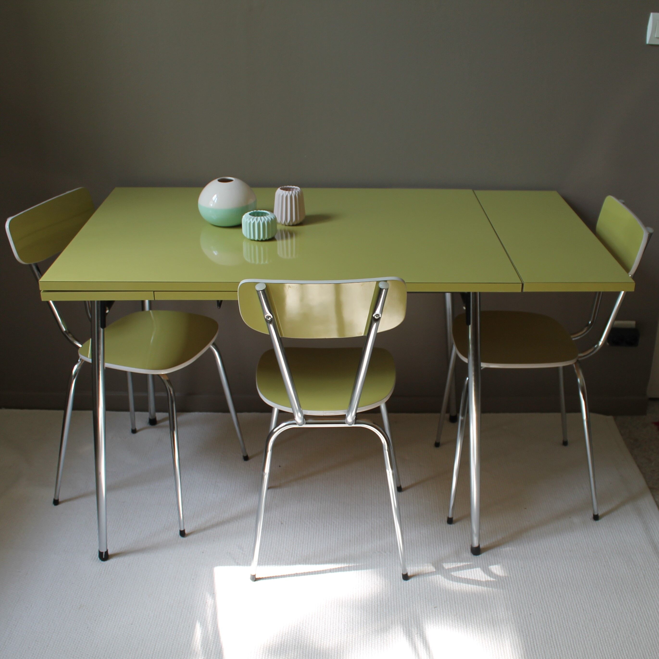 Anise vintage formica table