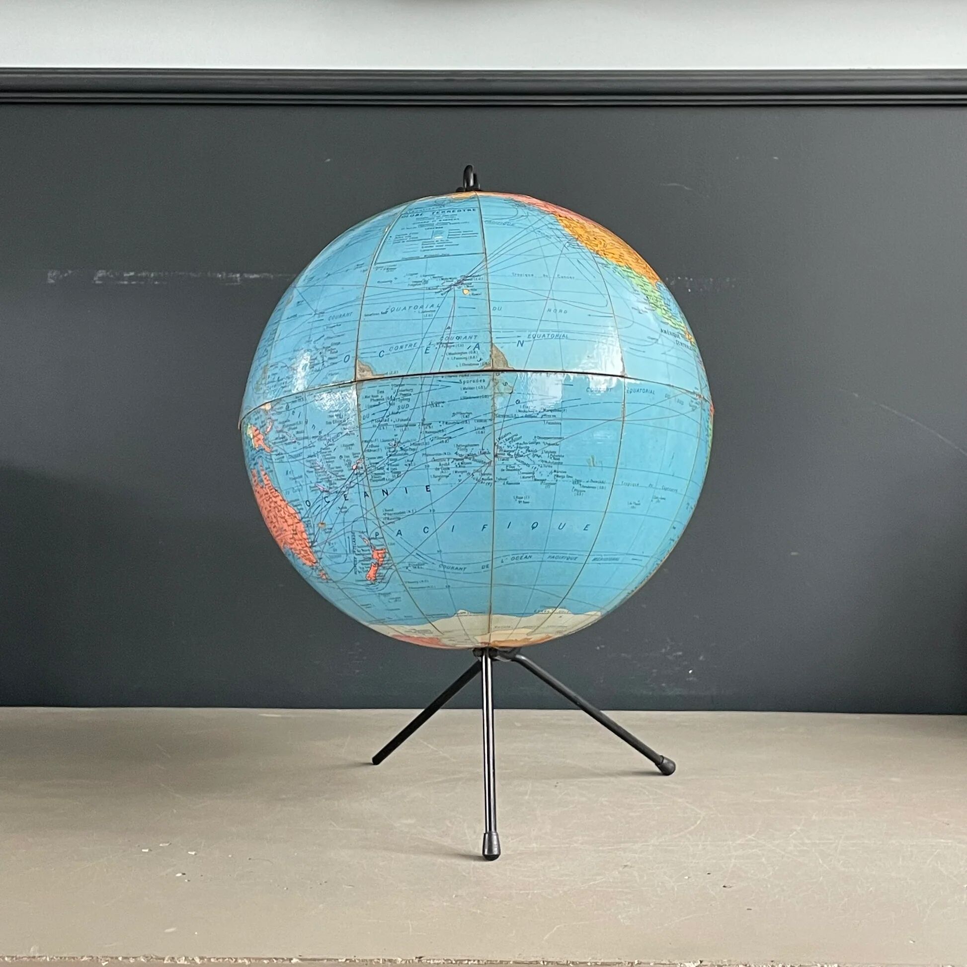 Vintage terrestrial globe Girard and Barrère - 1950s-60s - string base - Ref 1153