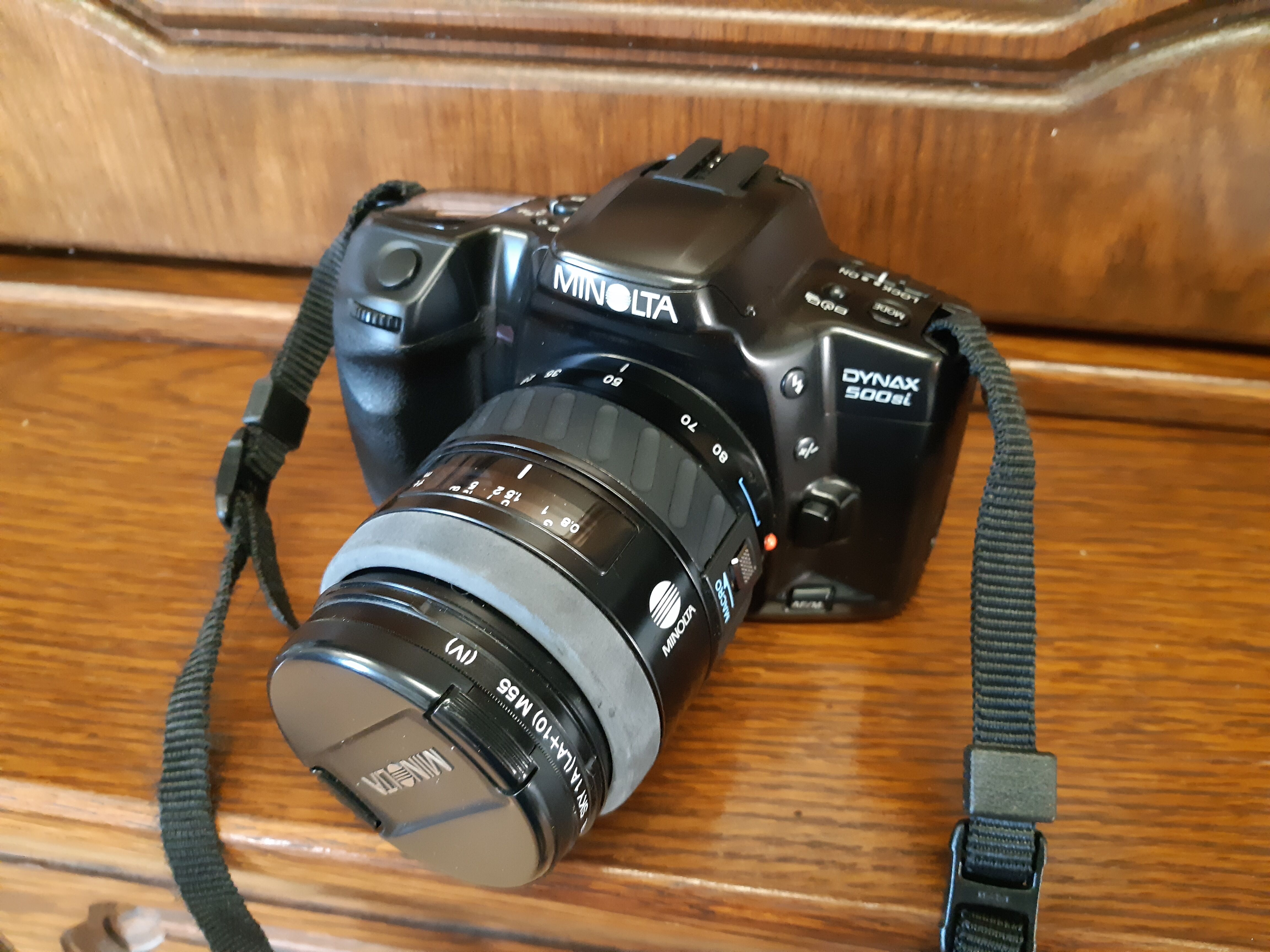 Minolta Dynax 500si Black Camera with Zoom AF 28-80mm Film