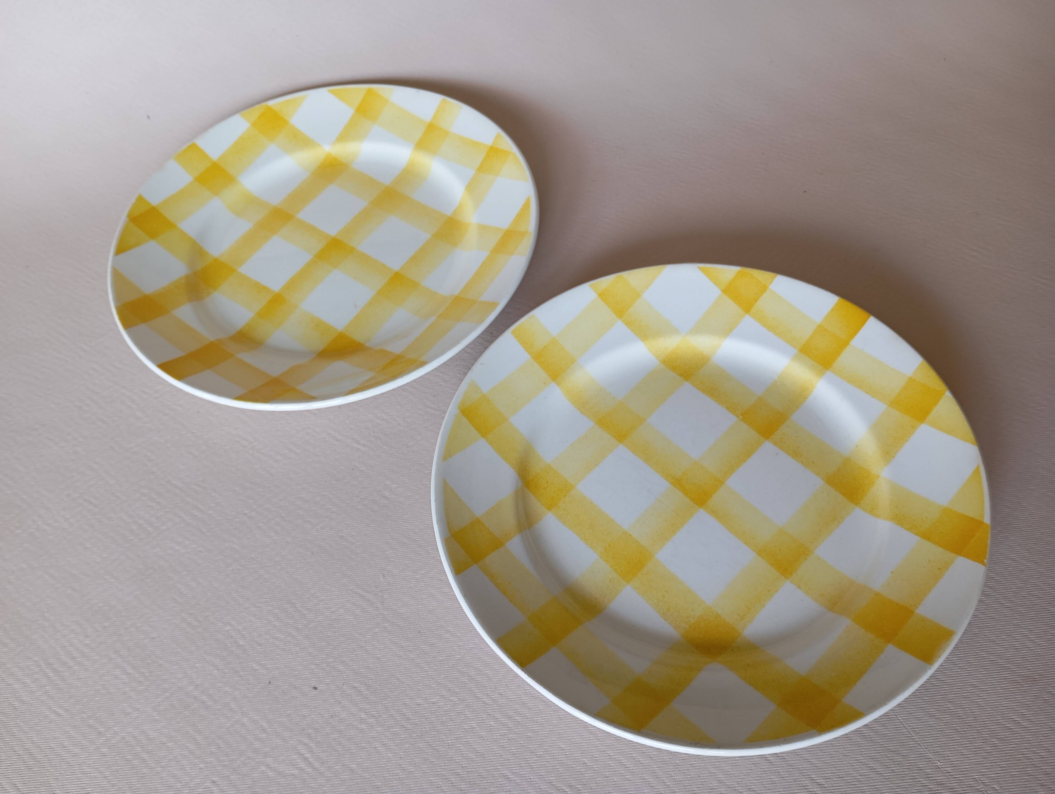 2 Moulin des Loups yellow “Tablecloth” plates