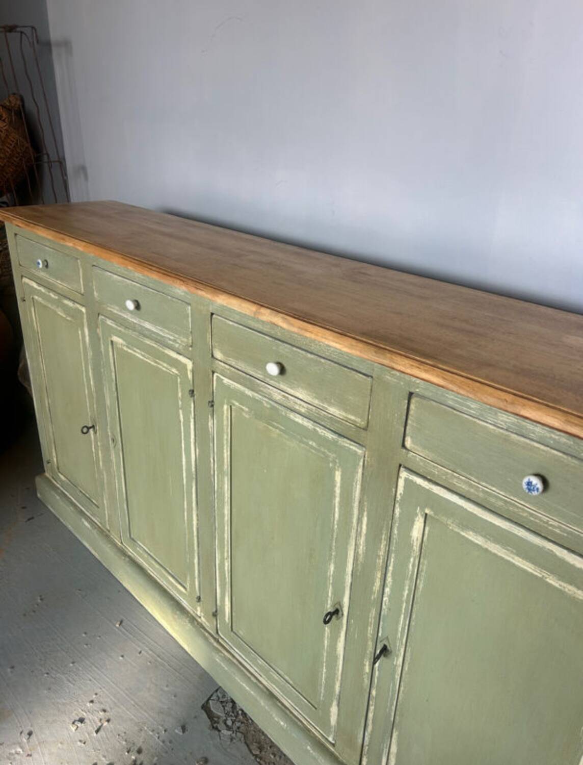 Ancien comptoir de mercerie – 4 portes, 4 tiroirs