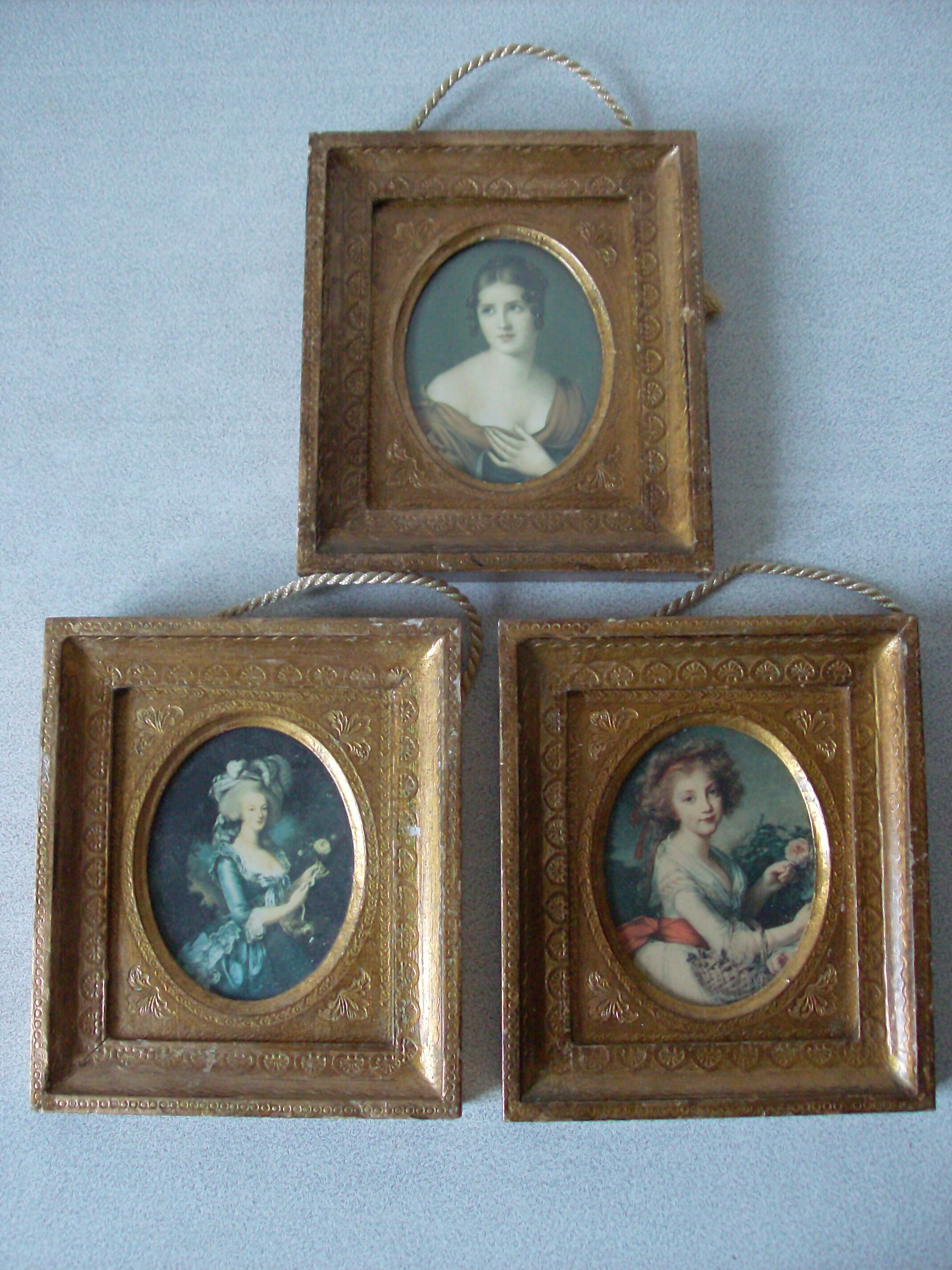 Set of 3 old frames in gilded wood and glass oval image medallion in the center