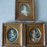 Set of 3 old frames in gilded wood and glass oval image medallion in the center