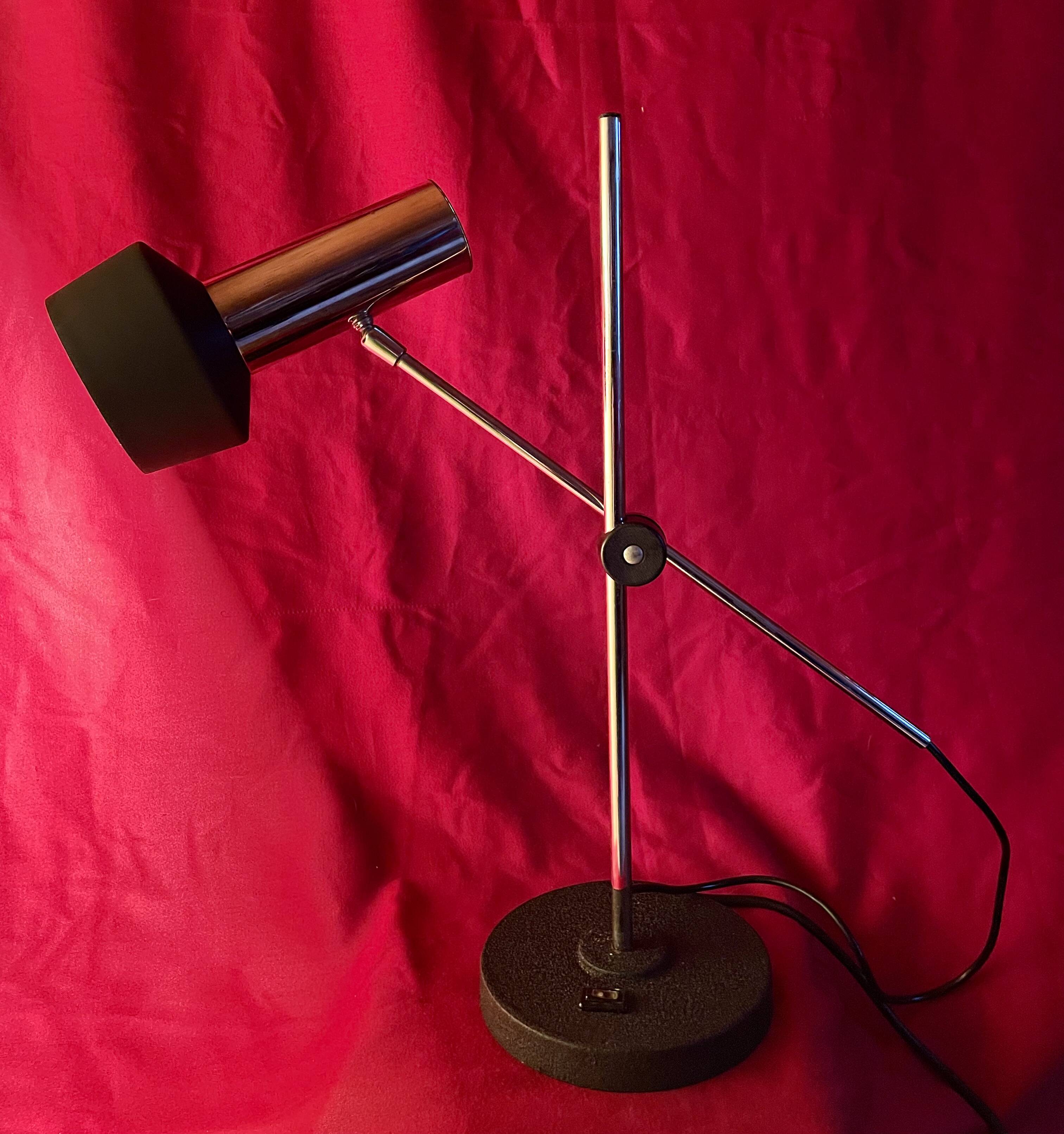 Large, vintage, articulated desk lamp from the 60s-70s