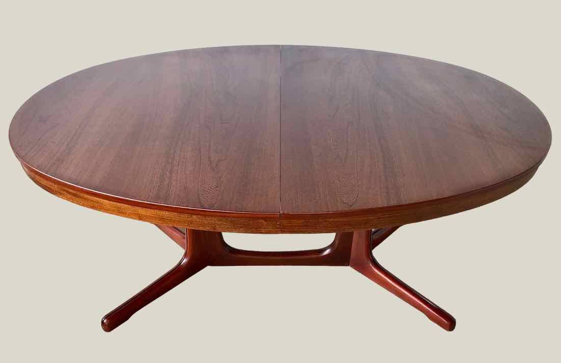 Oval extendable table designed 1960 Baumann style
