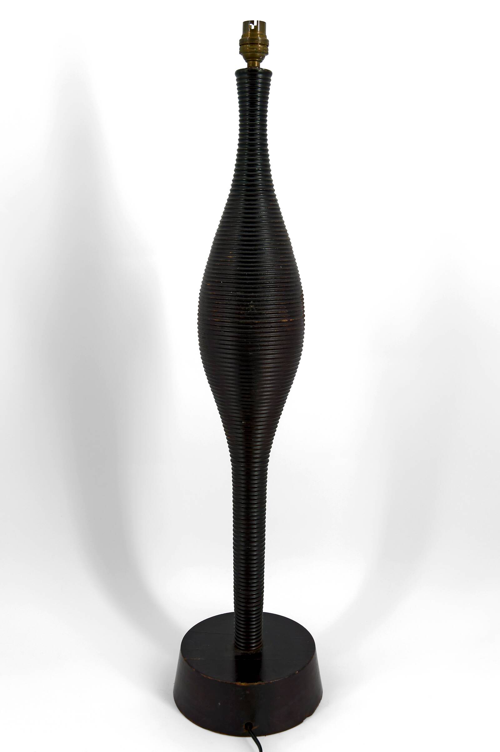 Important brutalist / Africanist lamp in wood – 1950s-1960s
