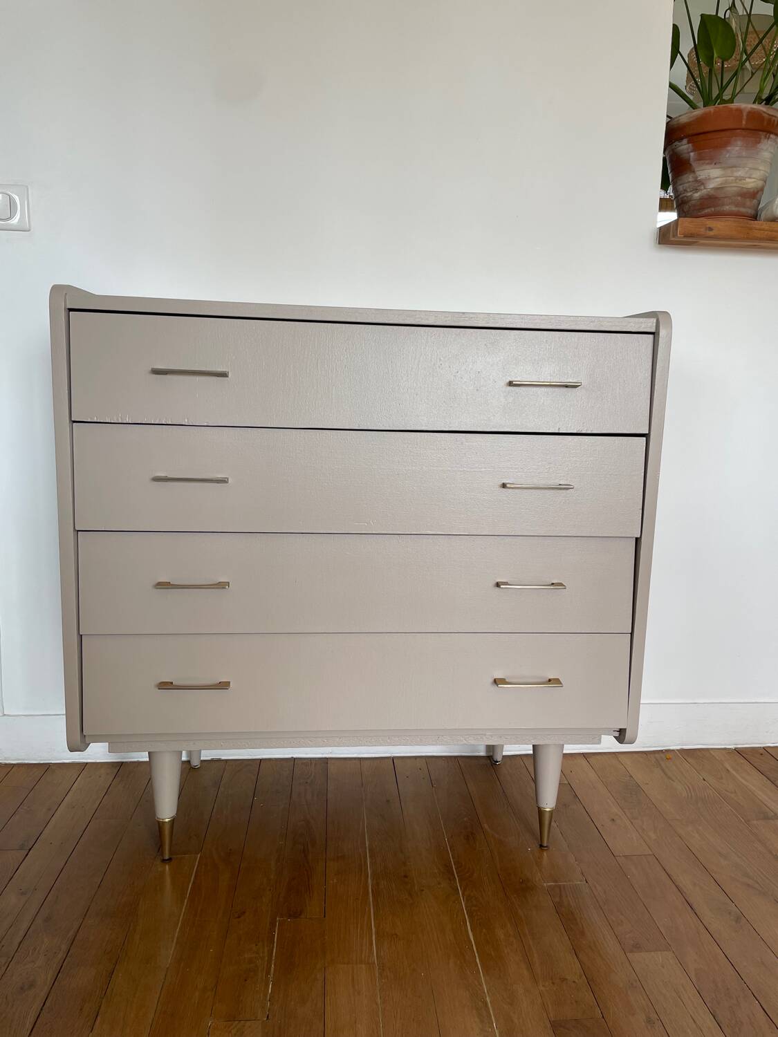 Commode peinte en taupe, 1950