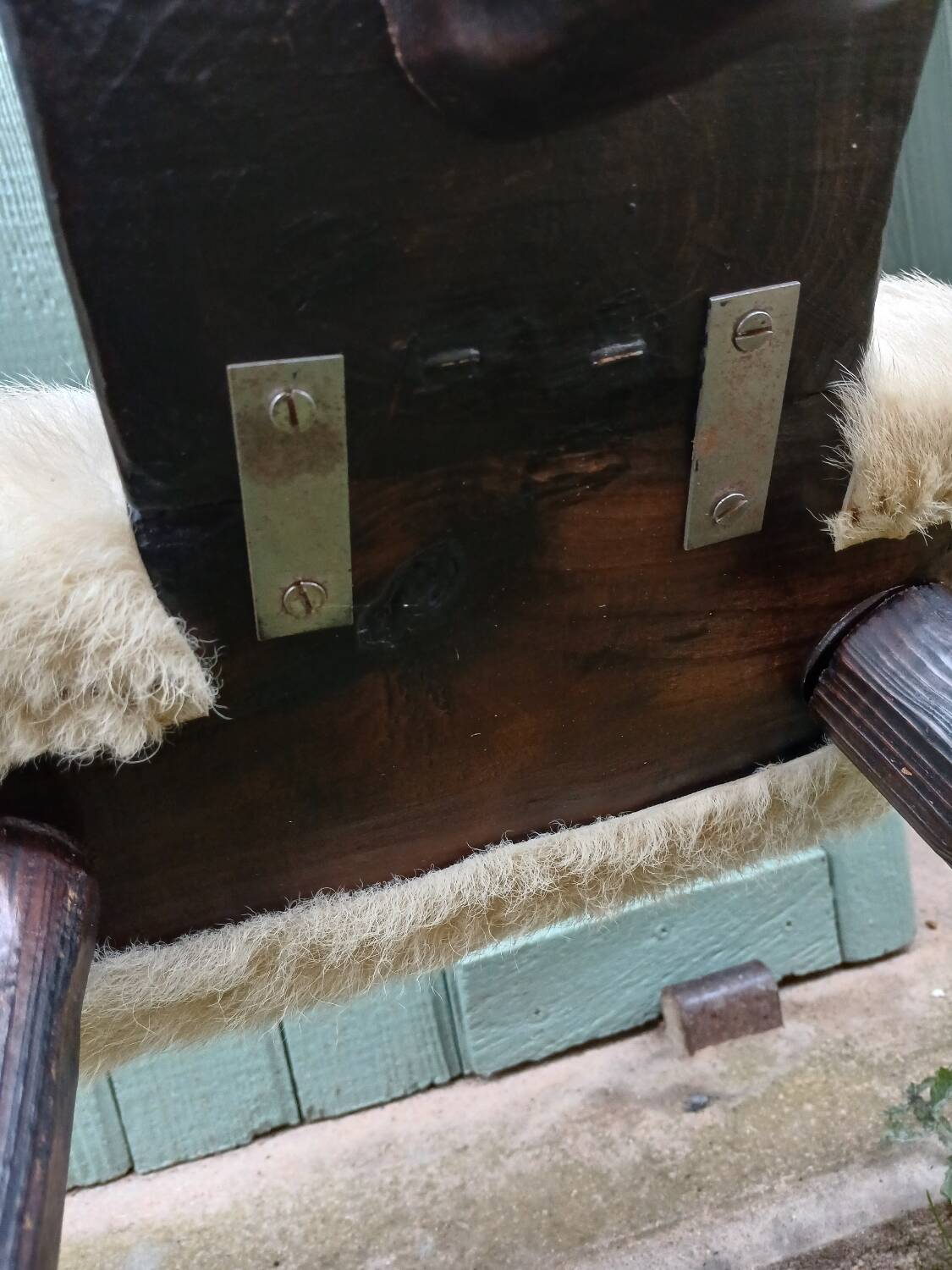Tripod chair/stool in wood and goatskin