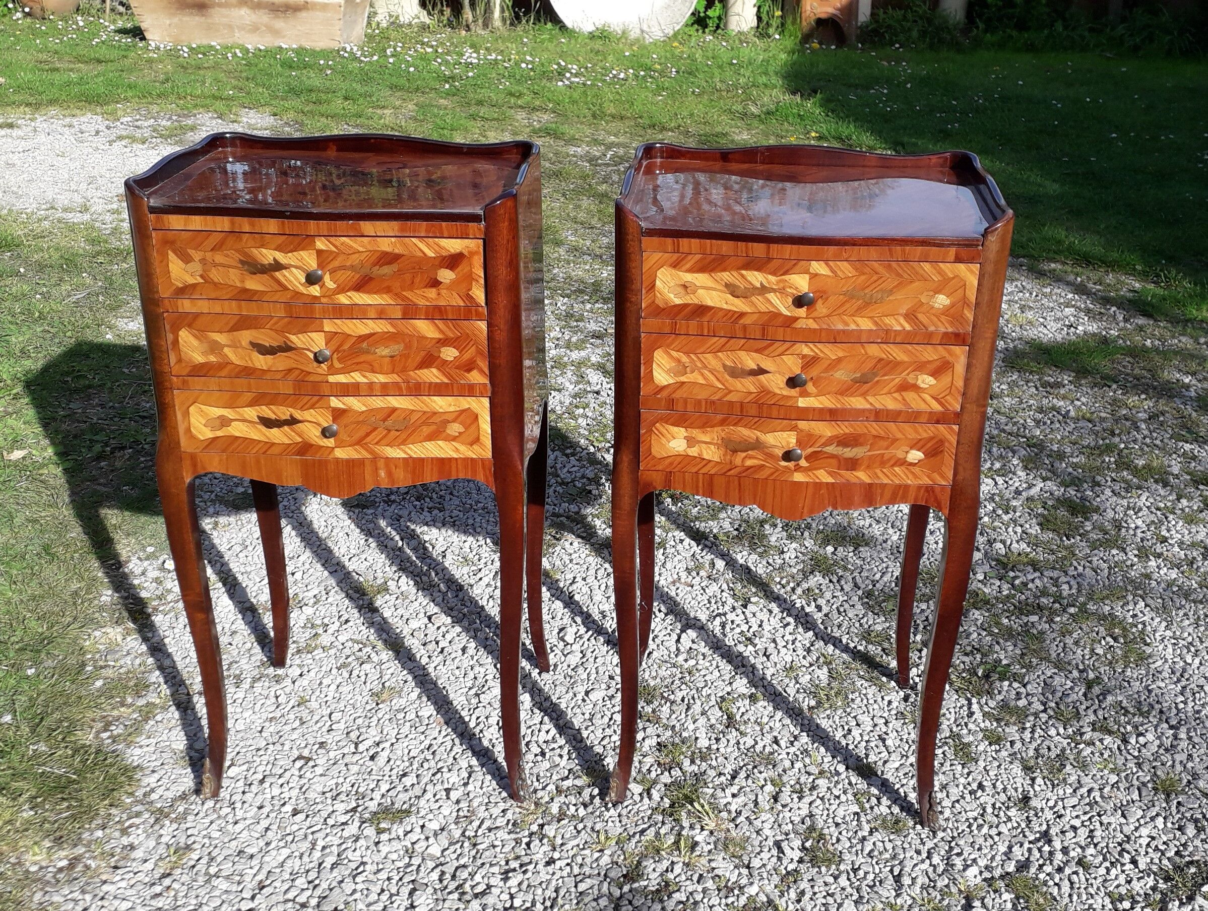 Paire de chevets marquetés style louis xv