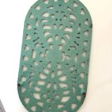 Dessous de plat ancien ovale en fonte émaillée vert