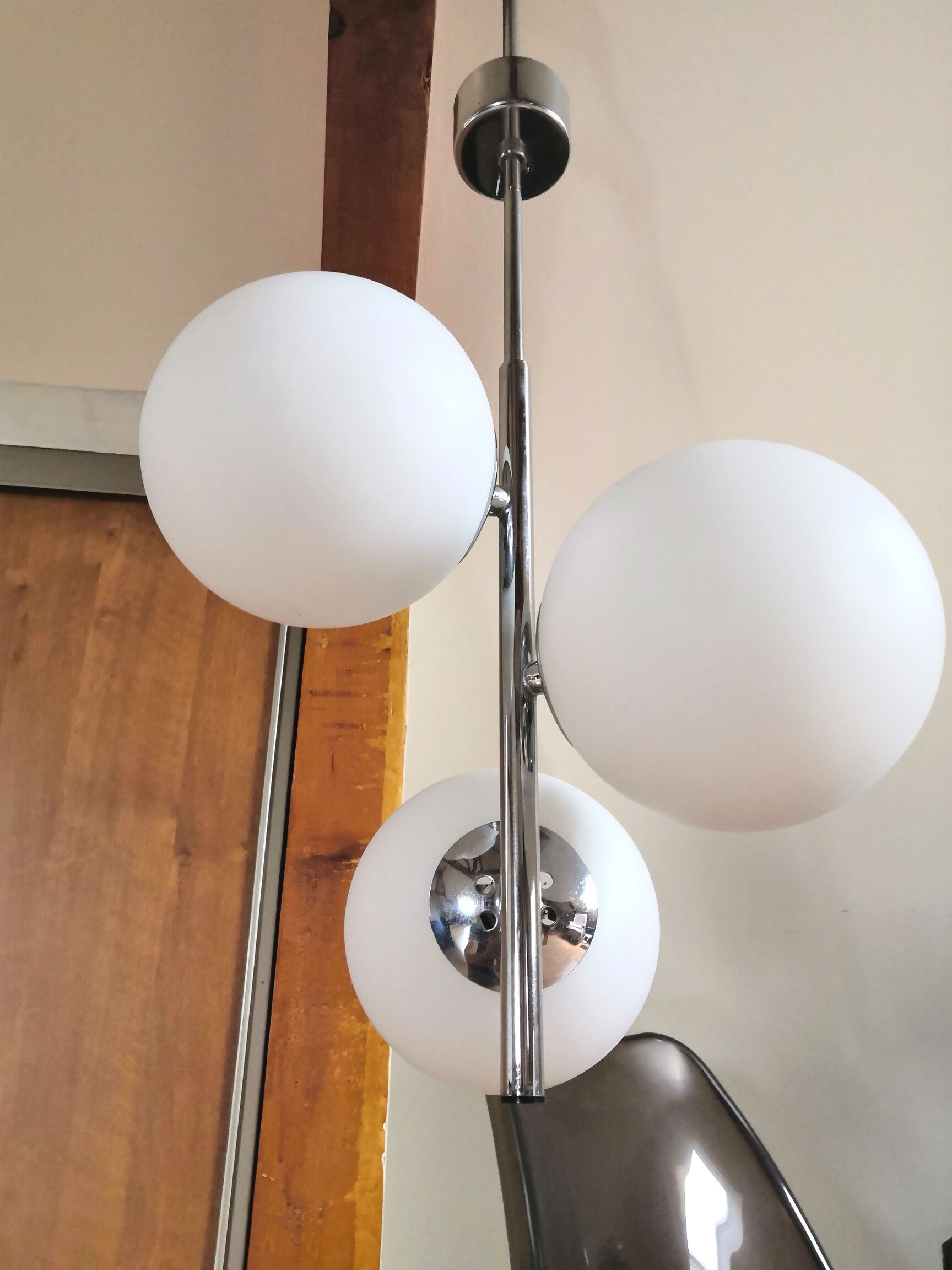 Suspension cluster 3 round opalines and stainless steel design 70s