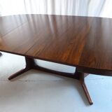 Baumann oval table