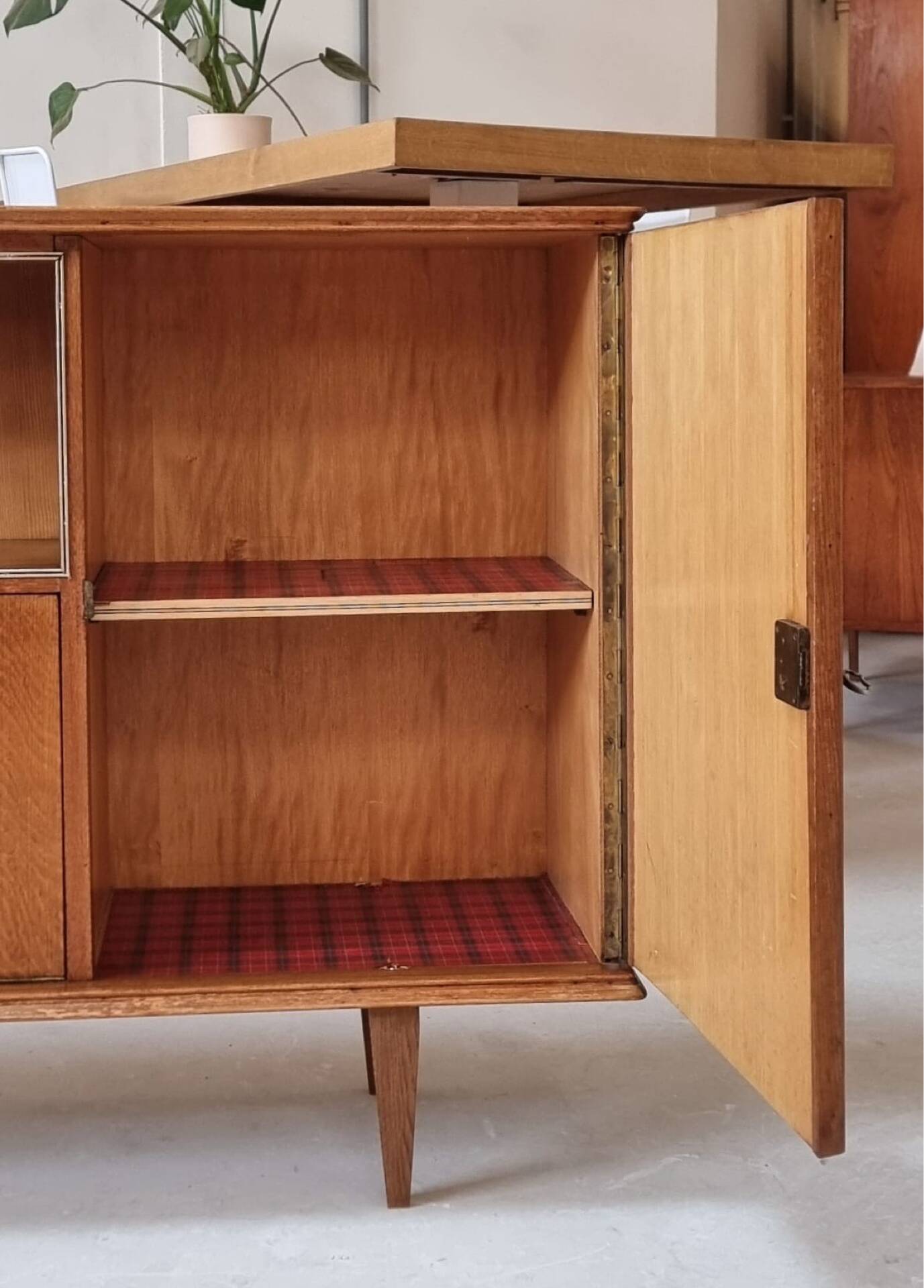 Mid-century central table